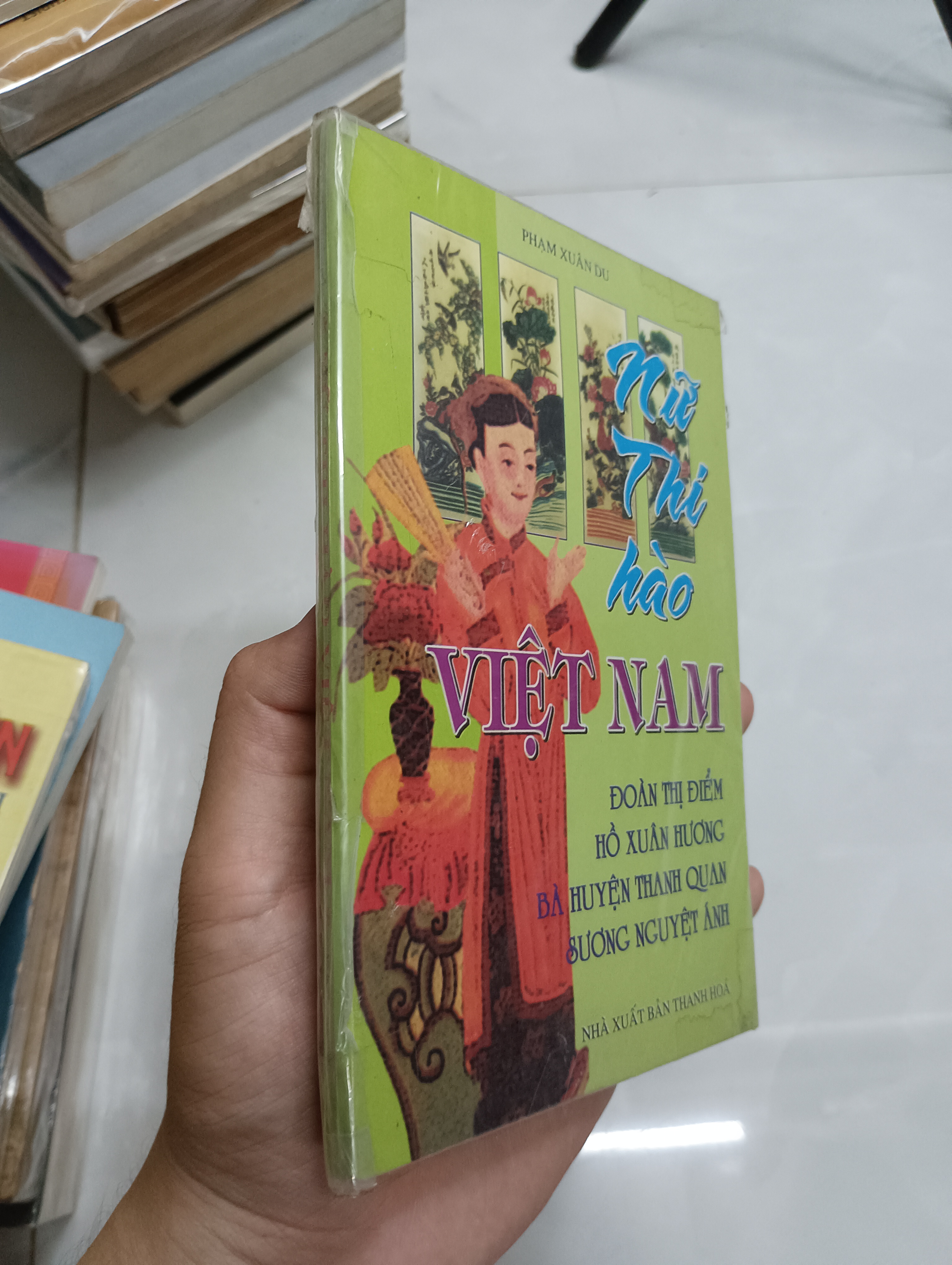 NỮ THI HÀO VIỆT NAM (Sách văn học) SPP