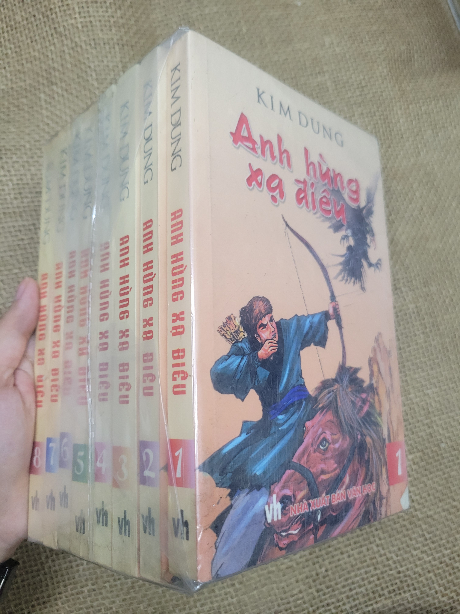8 cuốn Anh hùng xạ điêu - Kim Dung mới 80% bẩn bìa, ố (Sách văn học) SPP
