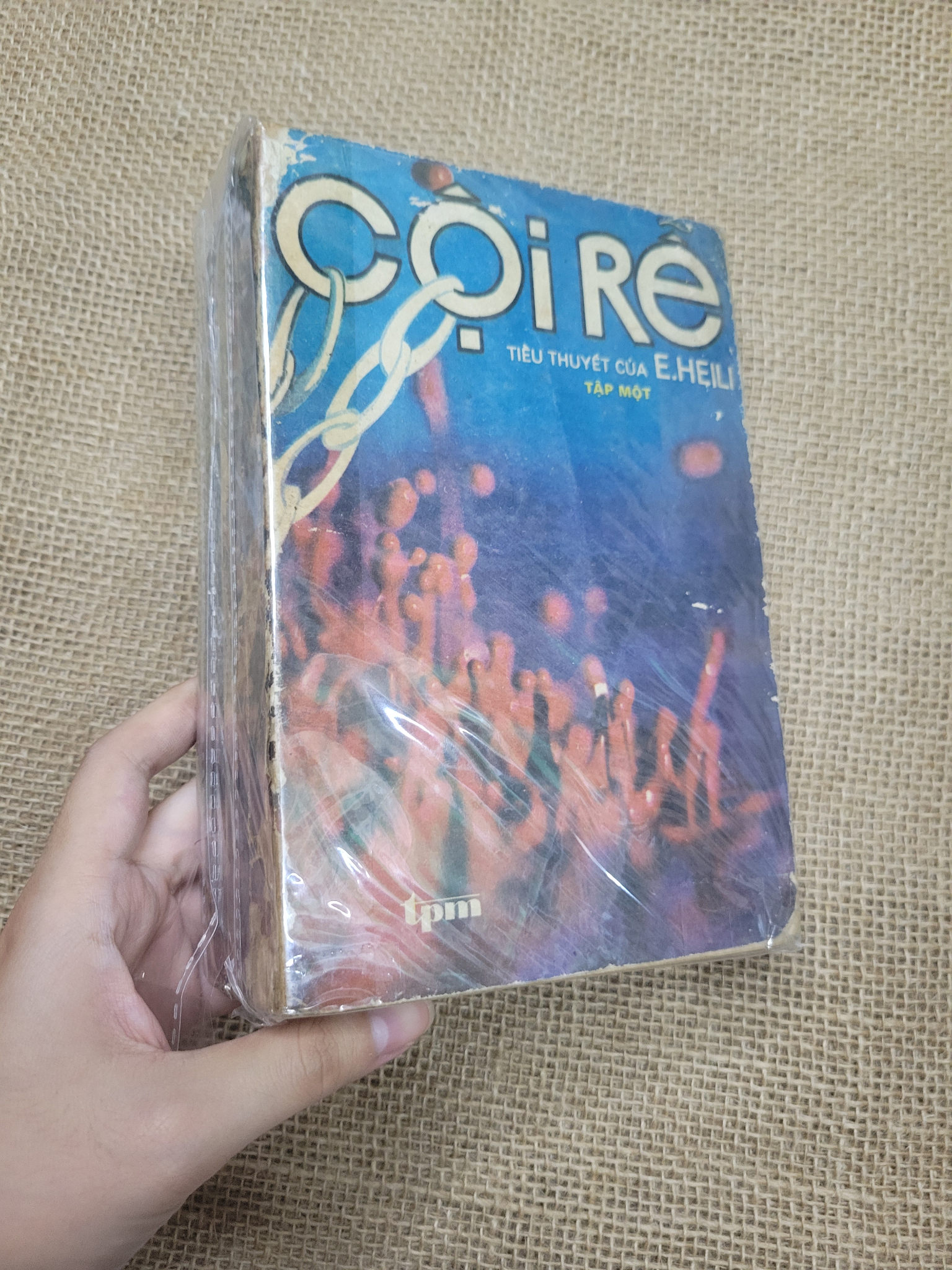 2 cuốn Cội rễ - E.Heili mới 70% bẩn bìa, ố, tróc gáy, tróc bìa (Sách văn học) SPP