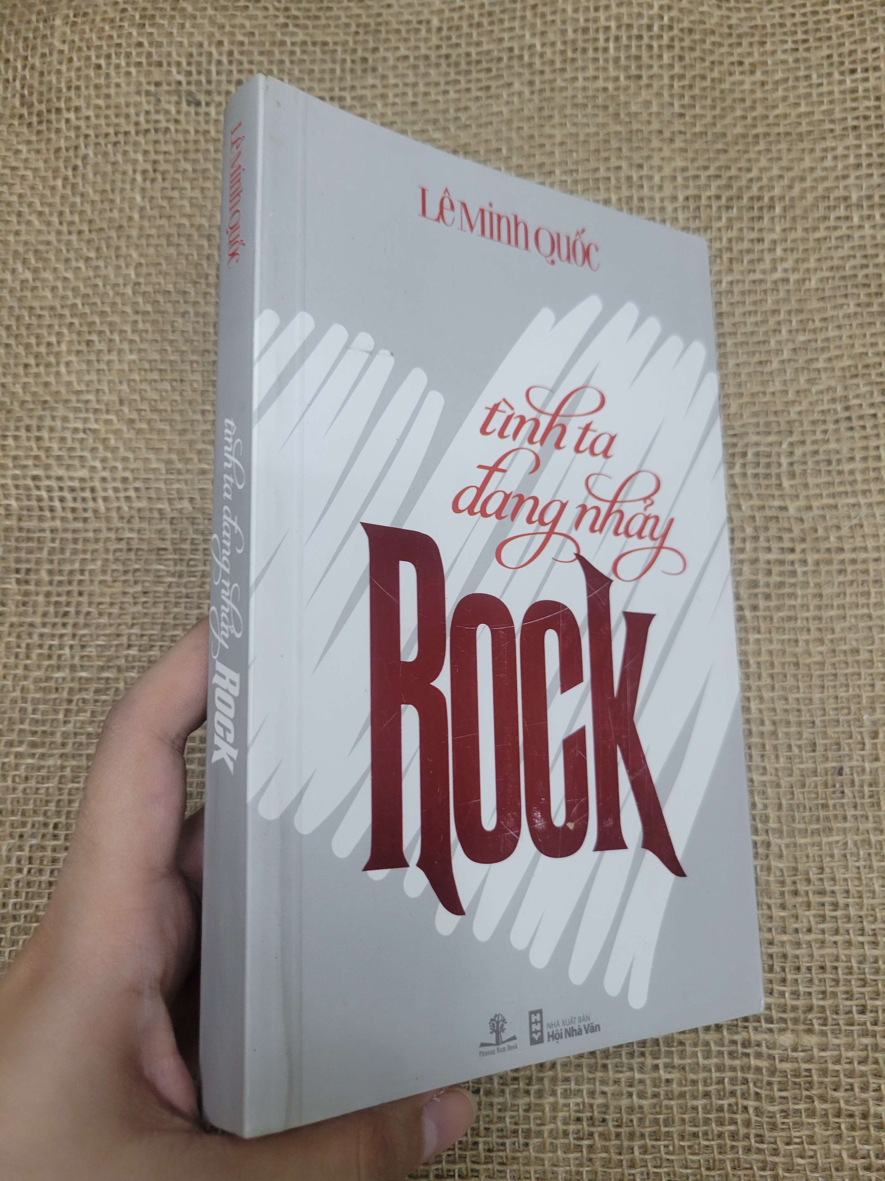 Tình ta đang nhảy rock - Lê Minh Quốc 2017 mới 80% bẩn bìa, ố (Sách văn học) SPP