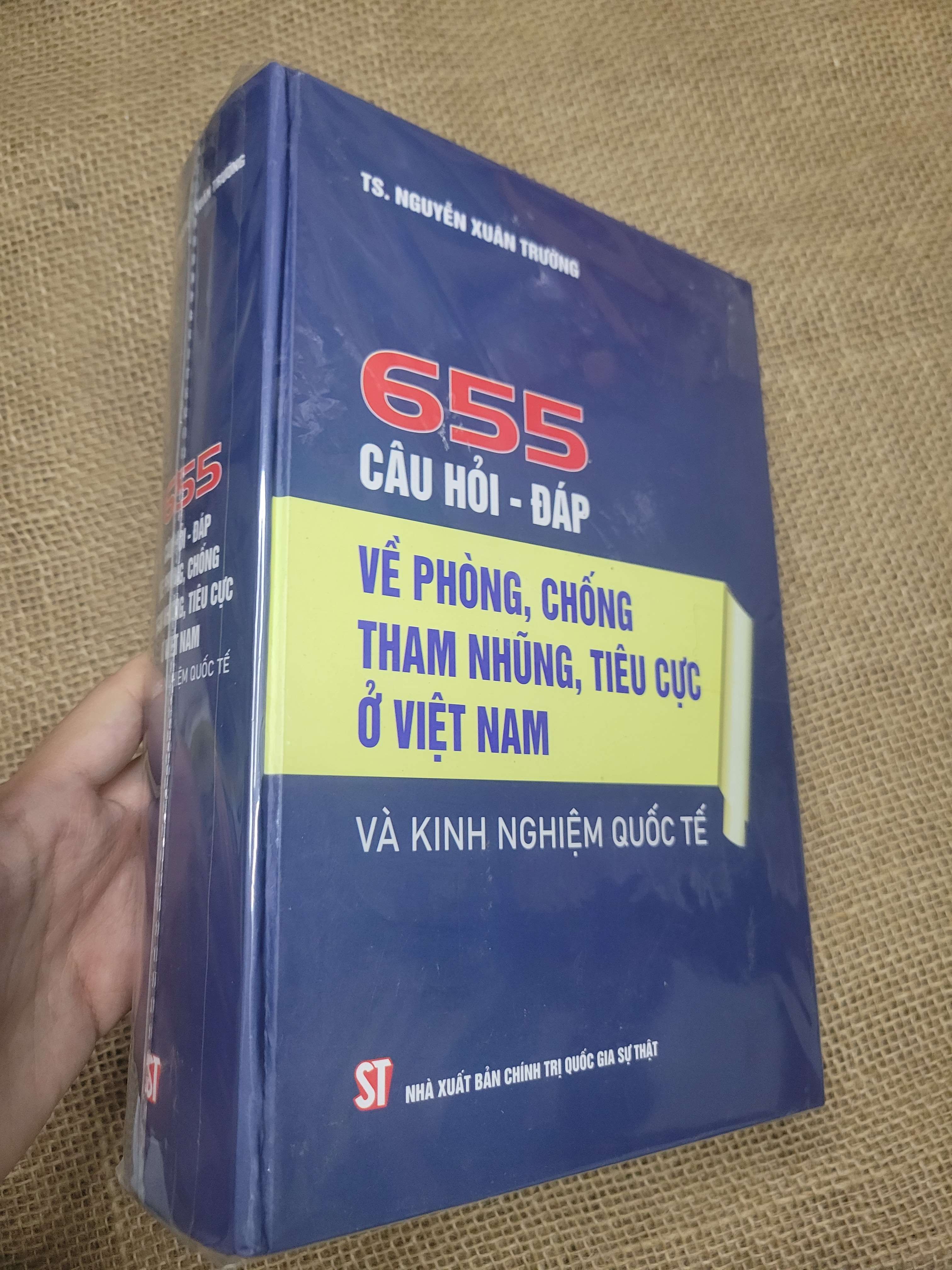 655 câu hỏi - đáp về phòng, chống tham nhũng, tiêu cực ở Việt Nam và kinh nghiệm quốc tế - TS. Nguyễn Xuân Trường bìa cứng mới 80% bẩn bìa, ố (Sách kiến thức tổng hợp) SPP