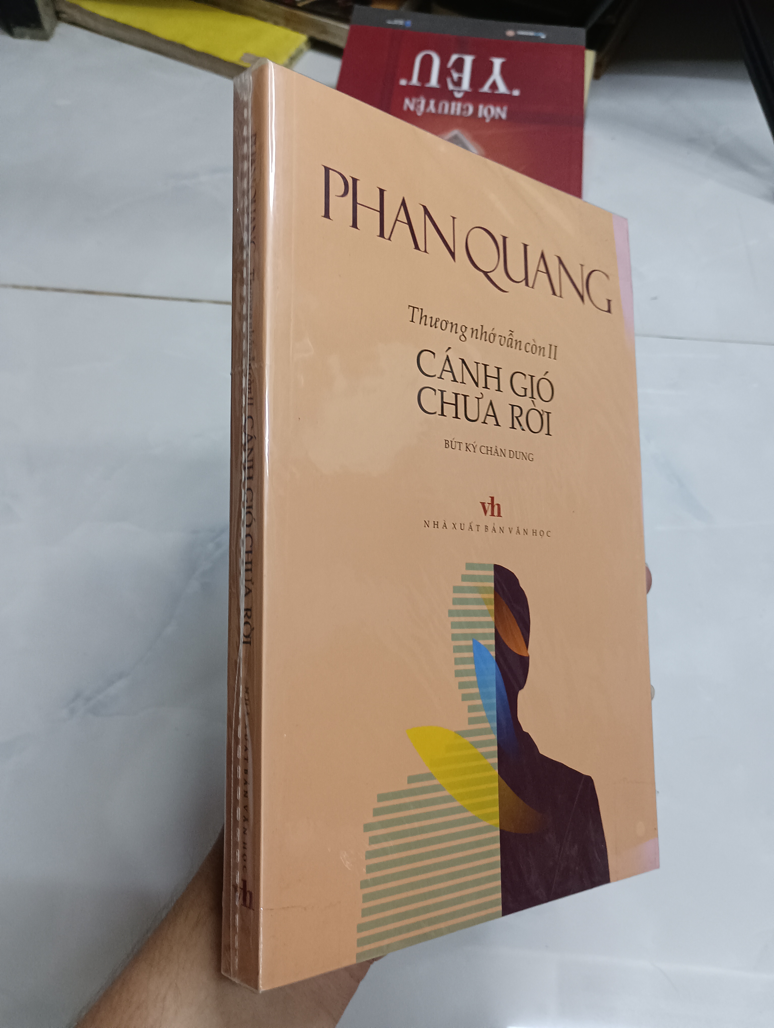 Thương nhớ vẫn còn II: Cánh gió chưa rời (Bút ký chân dung) - Phan Quang (Sách văn học) SPP