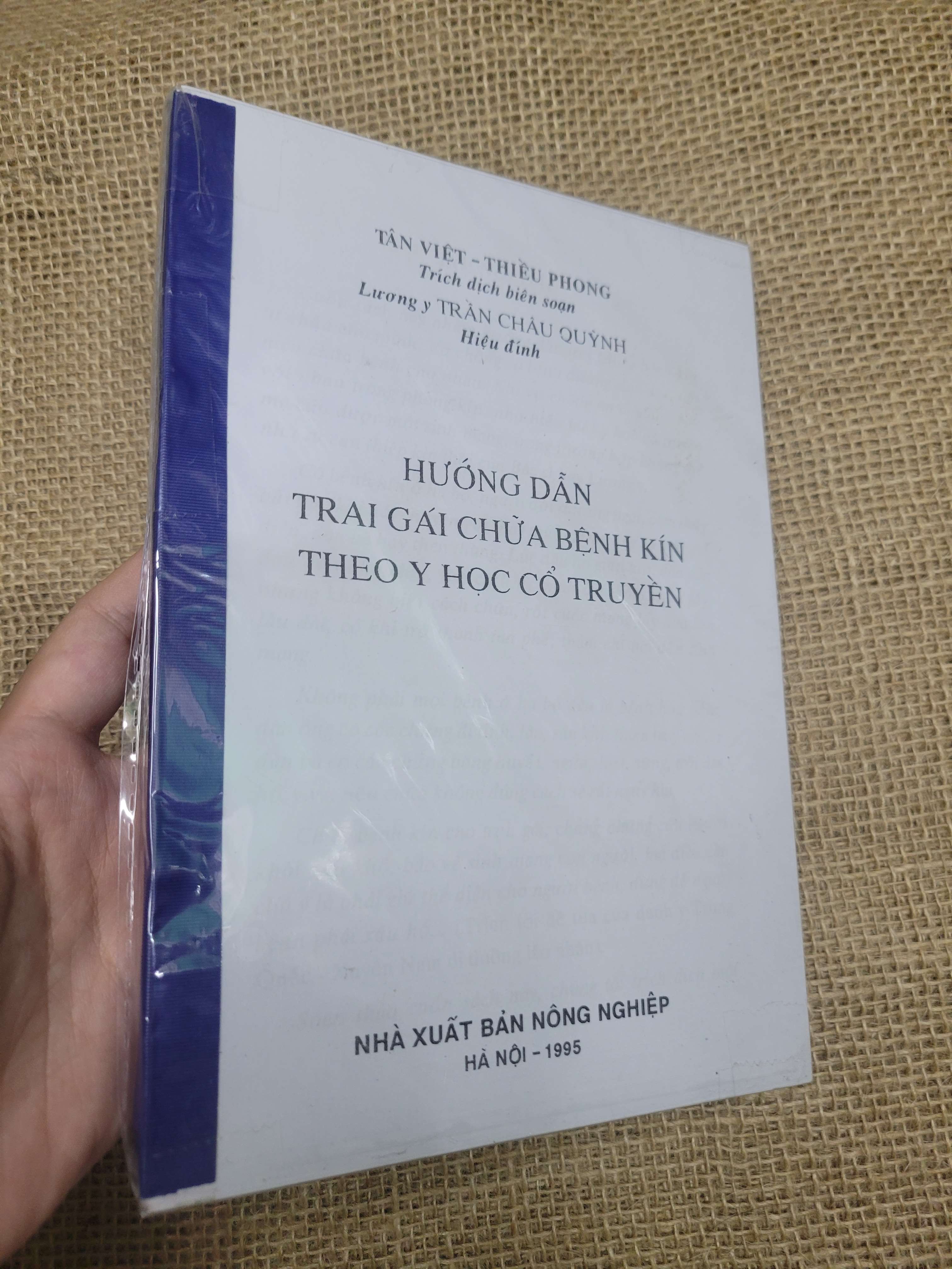 Hướng dẫn trai gái chữa bệnh kín theo y học cổ truyền - Trần Châu Quỳnh mới 80% bẩn bìa, ố (Sách Y học - Sức khỏe - Thể thao) SPP