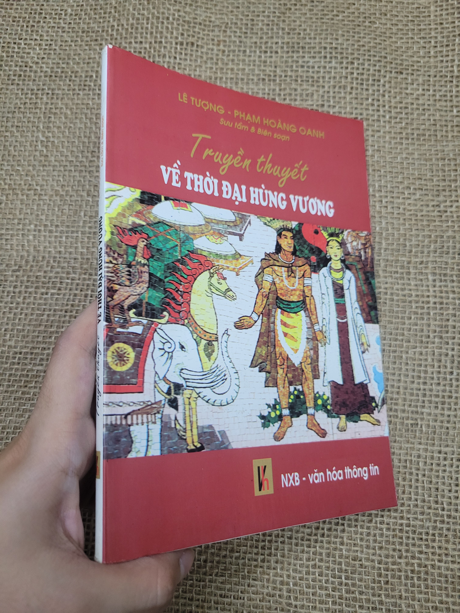 Truyền thuyết về thời đại Hùng Vương - Lê Tượng & Phạm Hoàng Oanh 2014 mới 80% bẩn bìa, ố (Lịch sử Việt Nam) SPP