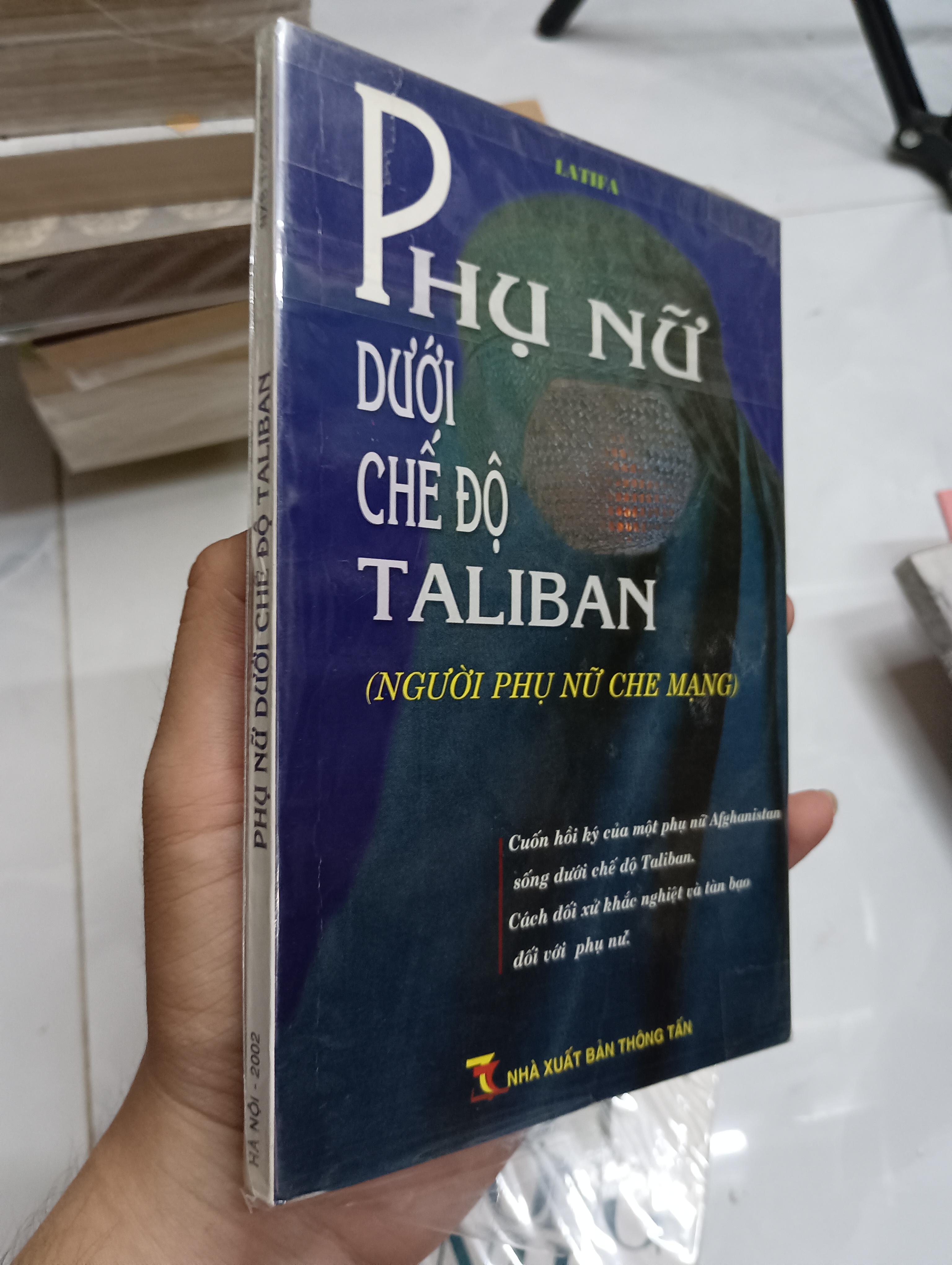 Phụ Nữ Dưới Chế Độ Taliban (Người phụ nữ che mạng) - Latifa (Sách chính trị - pháp lý) SPP