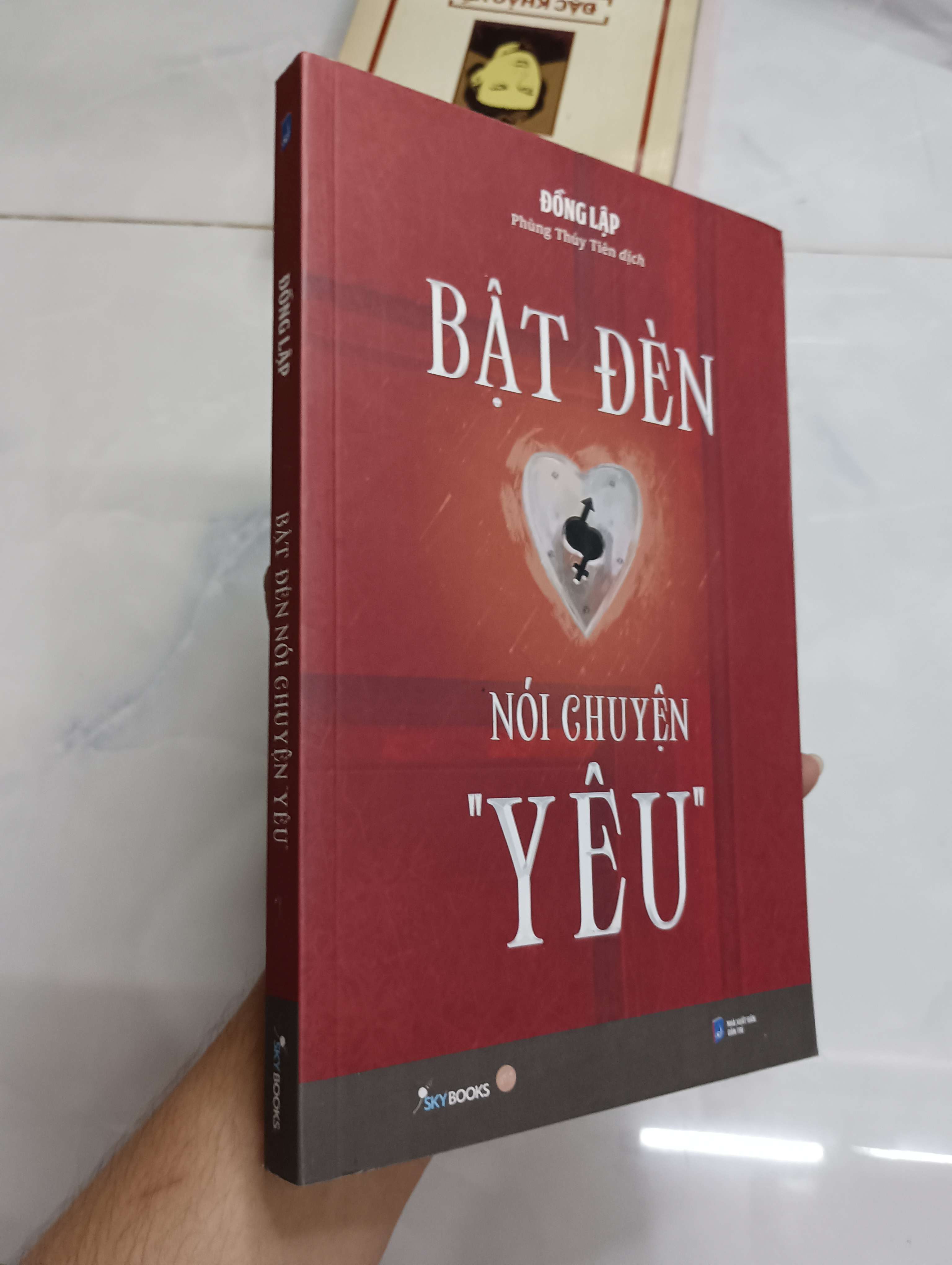 Bật đèn nói chuyện