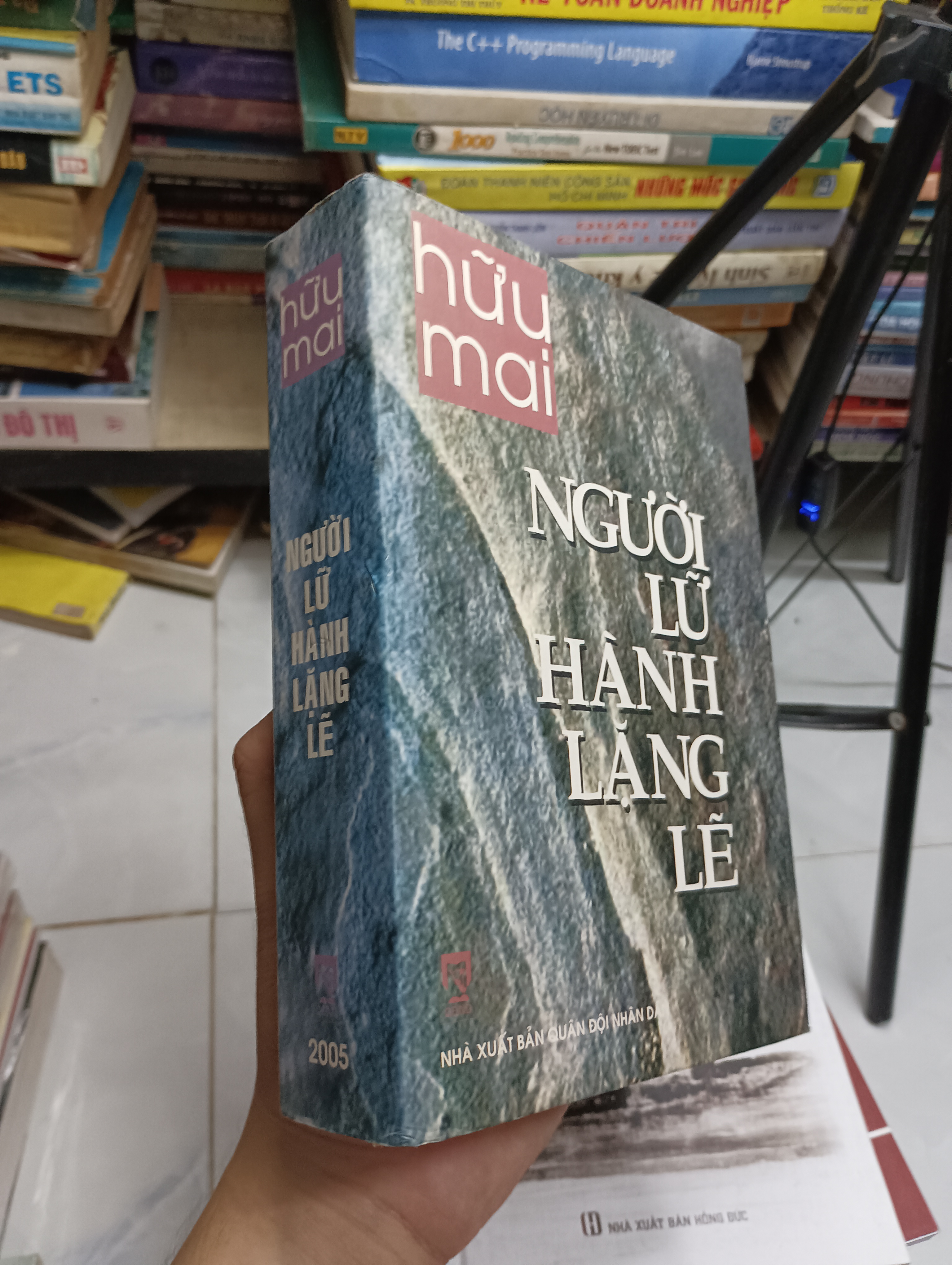 Người lữ hành lặng lẽ - Hữu Mai (Tiểu Thuyết) SPP