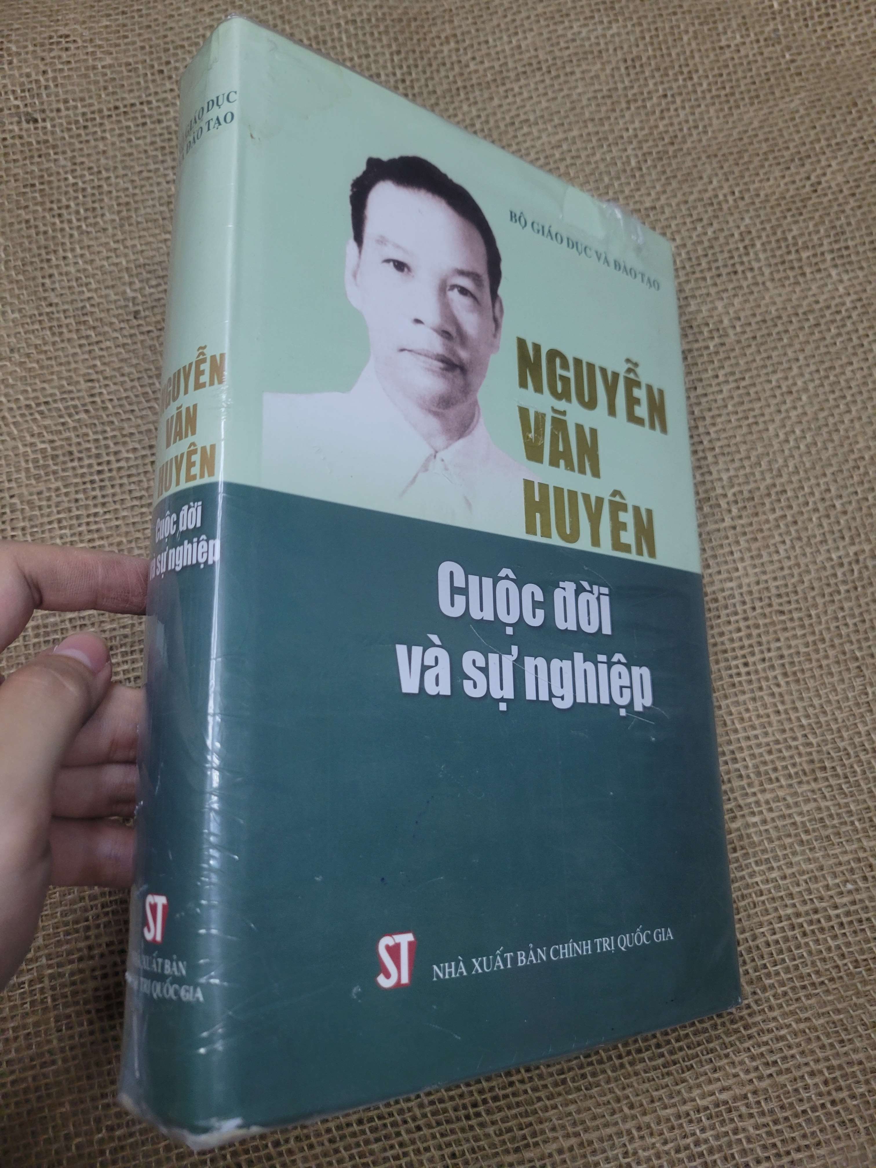 Nguyễn Văn Huyên Cuộc đời và sự nghiệp mới 70% tróc áo bìa, bẩn bìa, ố (Sách văn học) SPP