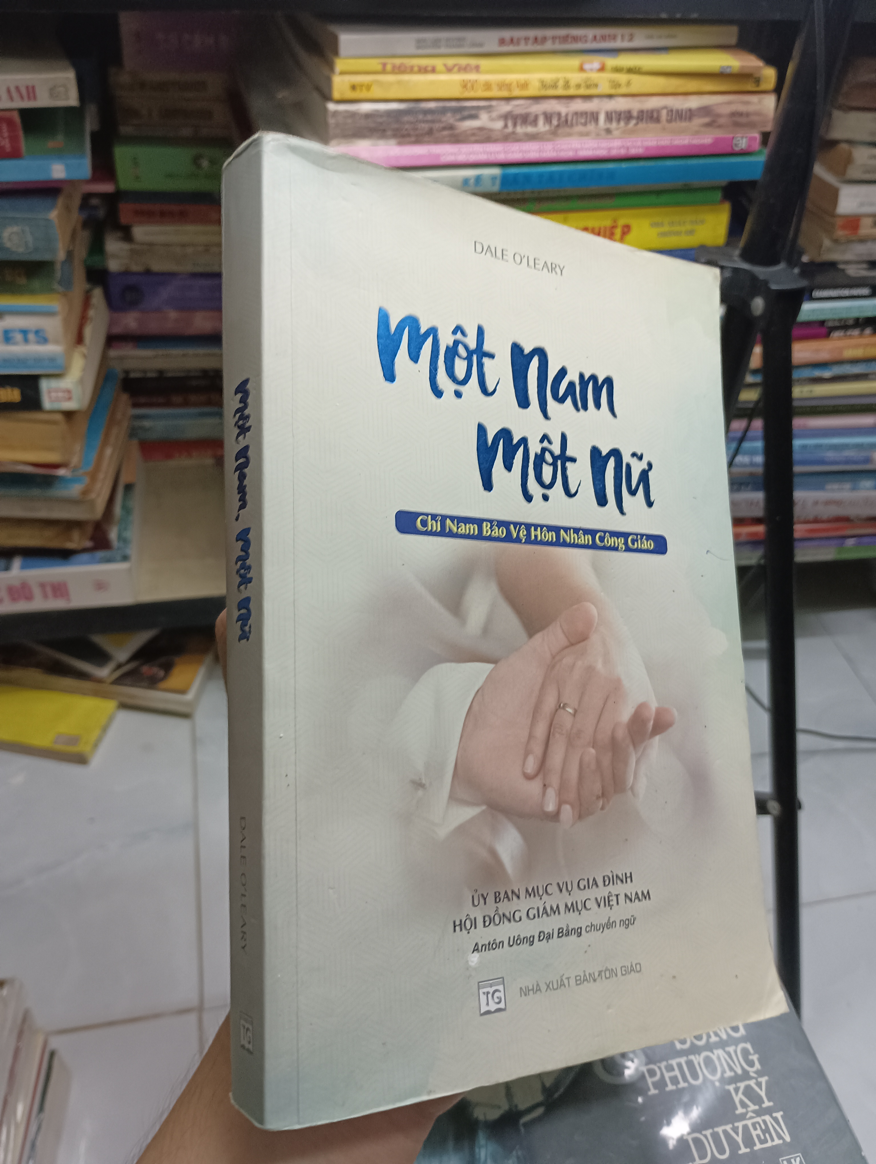 Một nam một nữ - Cẩm nang bảo vệ hôn nhân công giáo (Dale O'Leary) (Sách tôn giáo - tâm linh) SPP