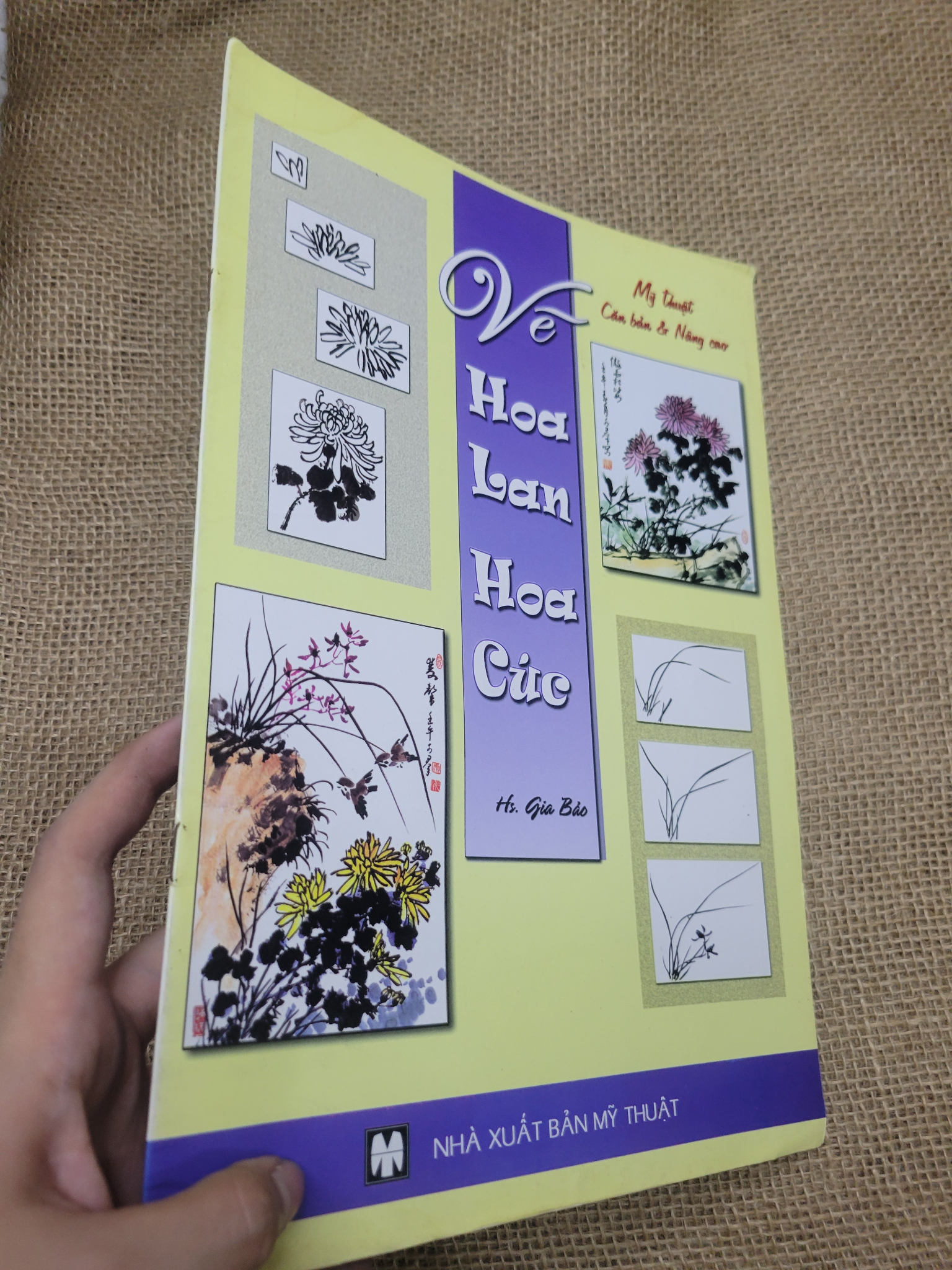 Vẽ hoa lan hoa cúc - Hs. Gia Bảo sách màu 2008 mới 80% bẩn bìa, ố (Tham khảo - luyện thi) SPP