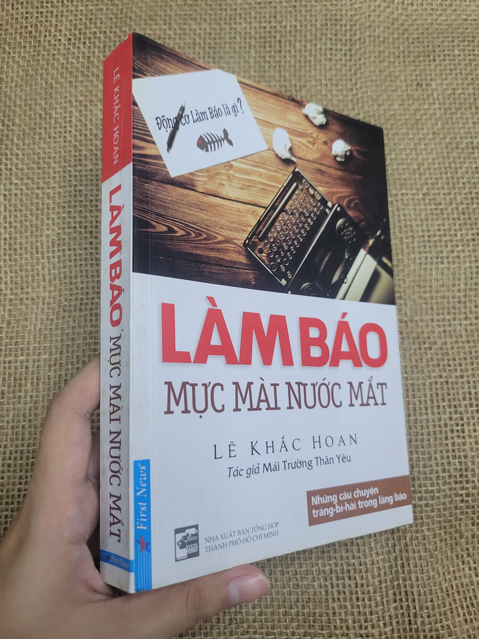 Làm báo mực mài nước mắt - Lê Khắc Hoan 2016 mới 80% bẩn bìa, ố (Sách kỹ năng) SPP
