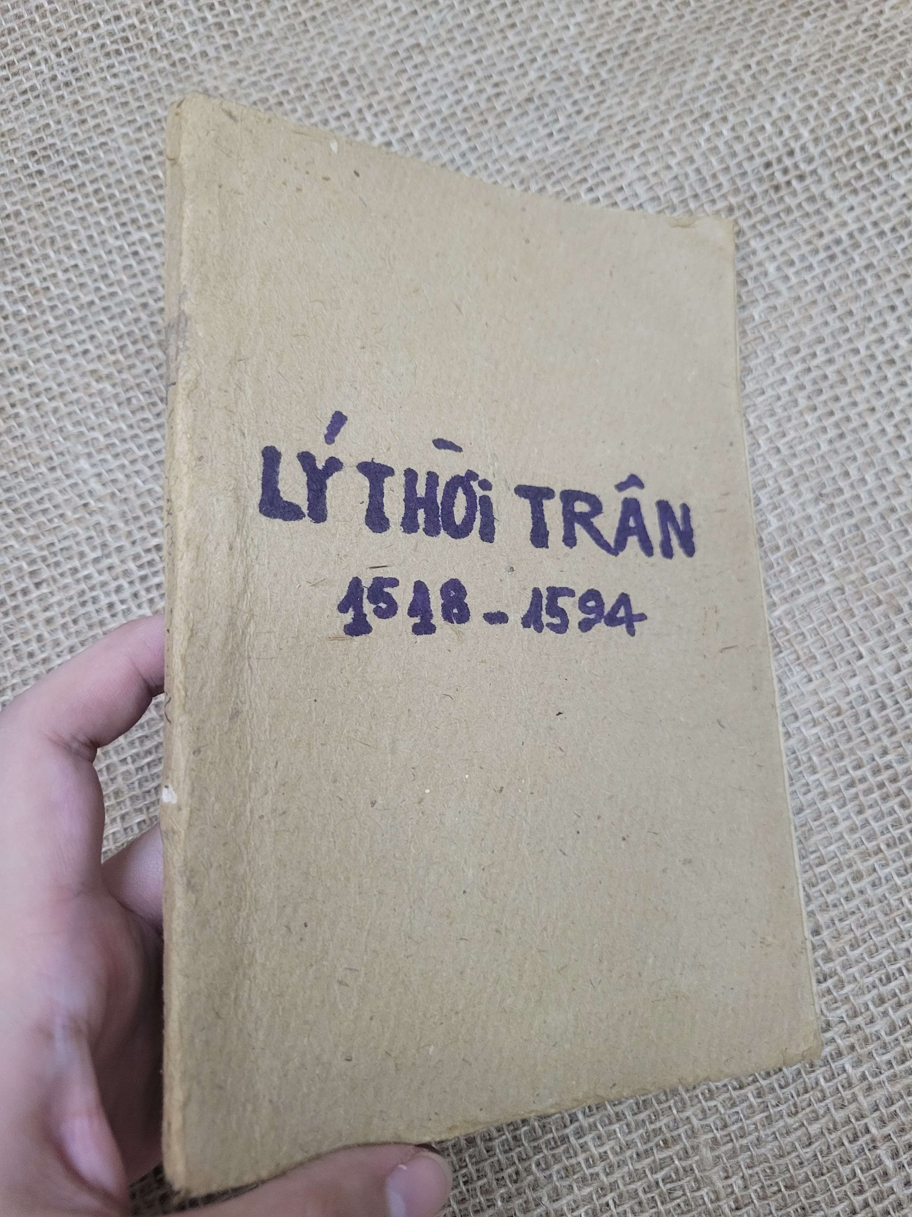Lý thời trân 1548 - 1594 - Phạm Bằng 1976 mới 70% có mộc, bẩn bìa, ố (Lịch sử Việt Nam) SPP