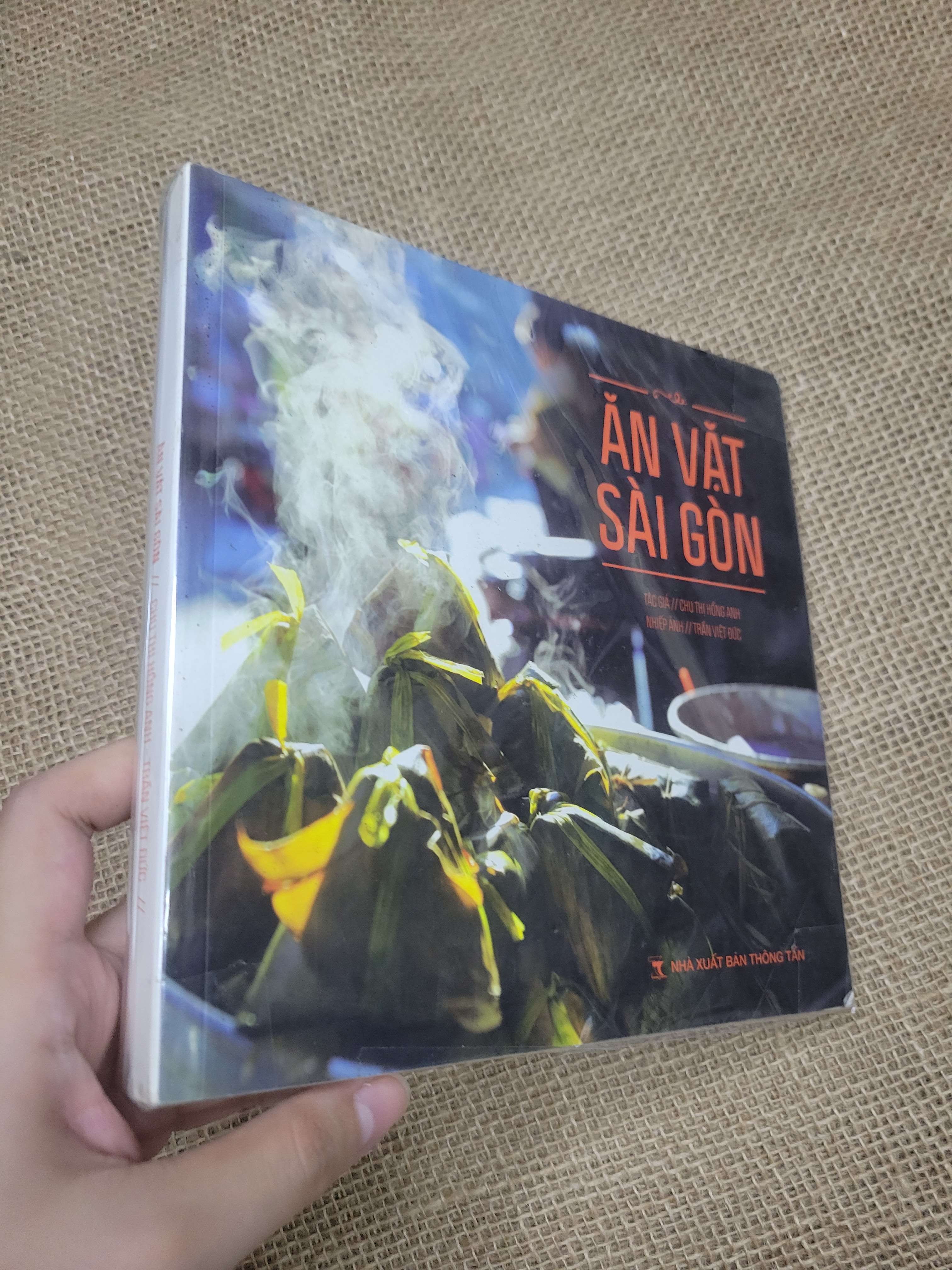 Ăn vặt Sài Gòn - Chu Thị Hồng Anh, Trần Việt Đức mới 80% bẩn bìa, ố (Sách kiến thức tổng hợp) SPP