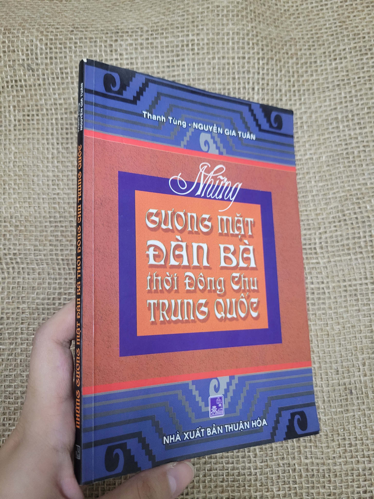 Những gương mặt đàn bà thời Đông Chu Trung Quốc - Thanh Tùng, Nguyễn Gia Tuân 2001 mới 80% bẩn bìa, ố (Sách lịch sử - triết học) SPP