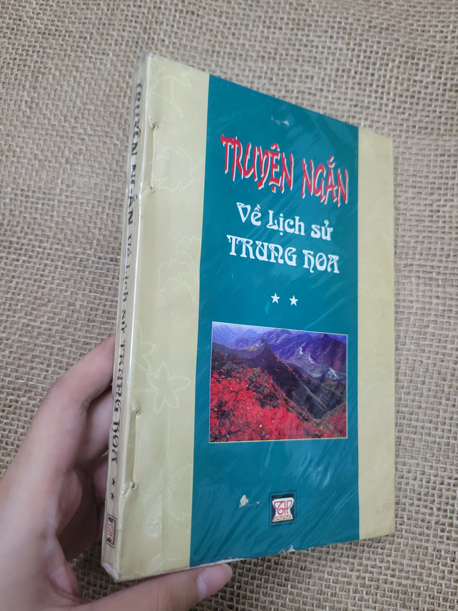 Truyện ngắn về lịch sử Trung Hoa tập 2 mới 80% bẩn bìa, ố (Sách văn học) SPP