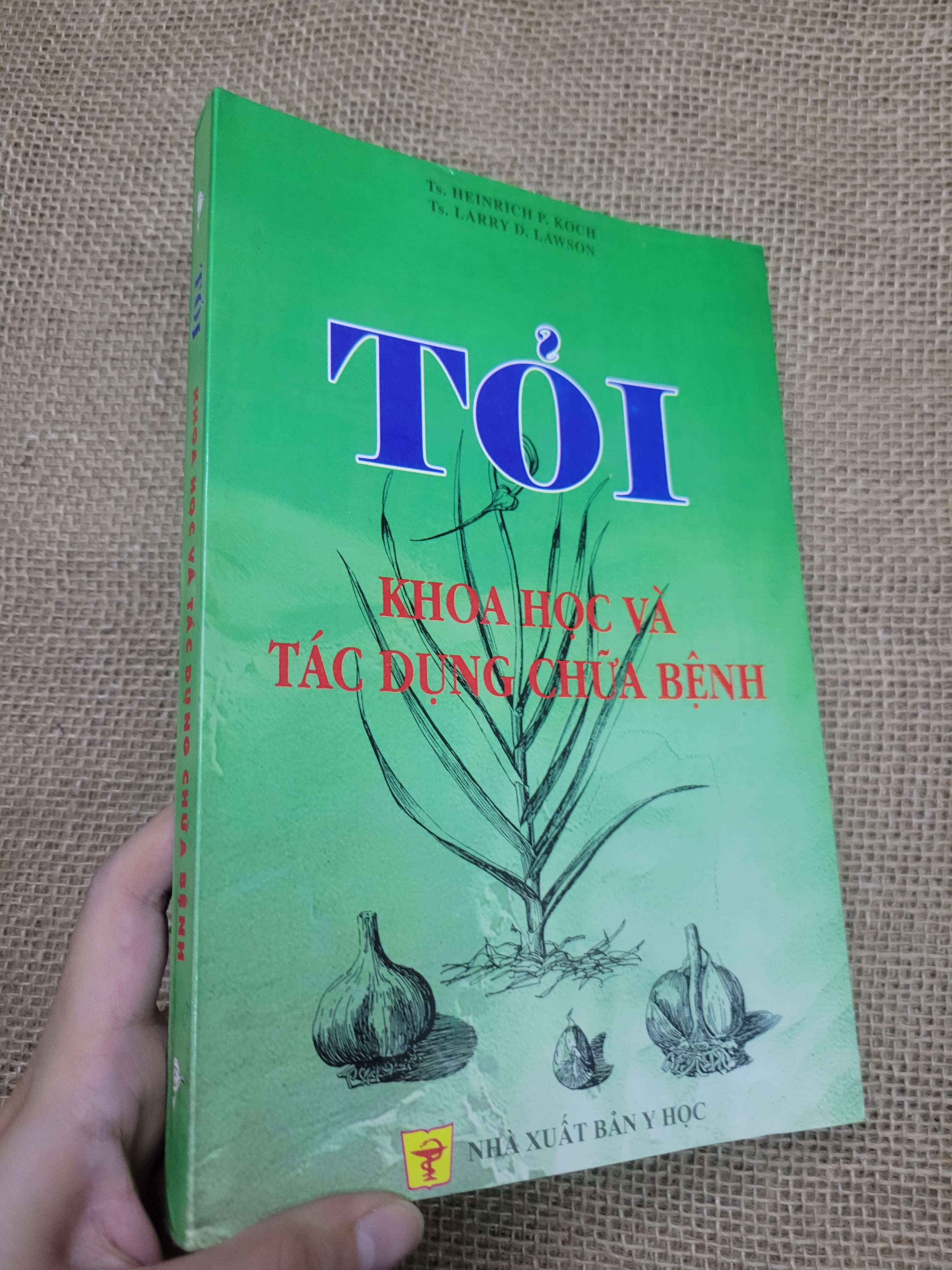 Tỏi khoa học và tác dụng chữa bệnh - Ts. HEINRICH P. KOCH, Ts. LARRY D. LAWSON 1999 mới 80% bẩn bìa, ố (Sách Y học - Sức khỏe - Thể thao) SPP