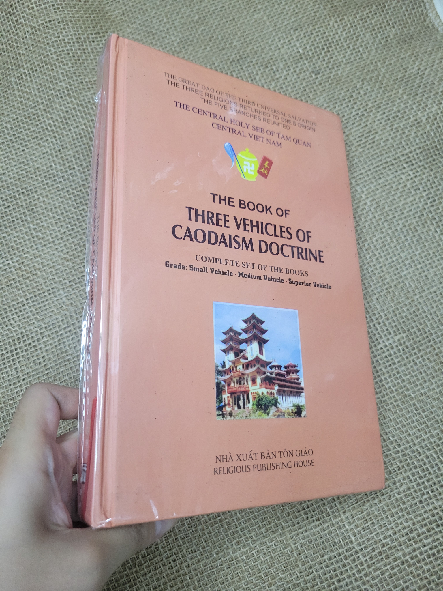 The book of three vehicles of caodaism doctrine bìa cứng mới 80% bẩn bìa, ố (Sách ngoại) SPP