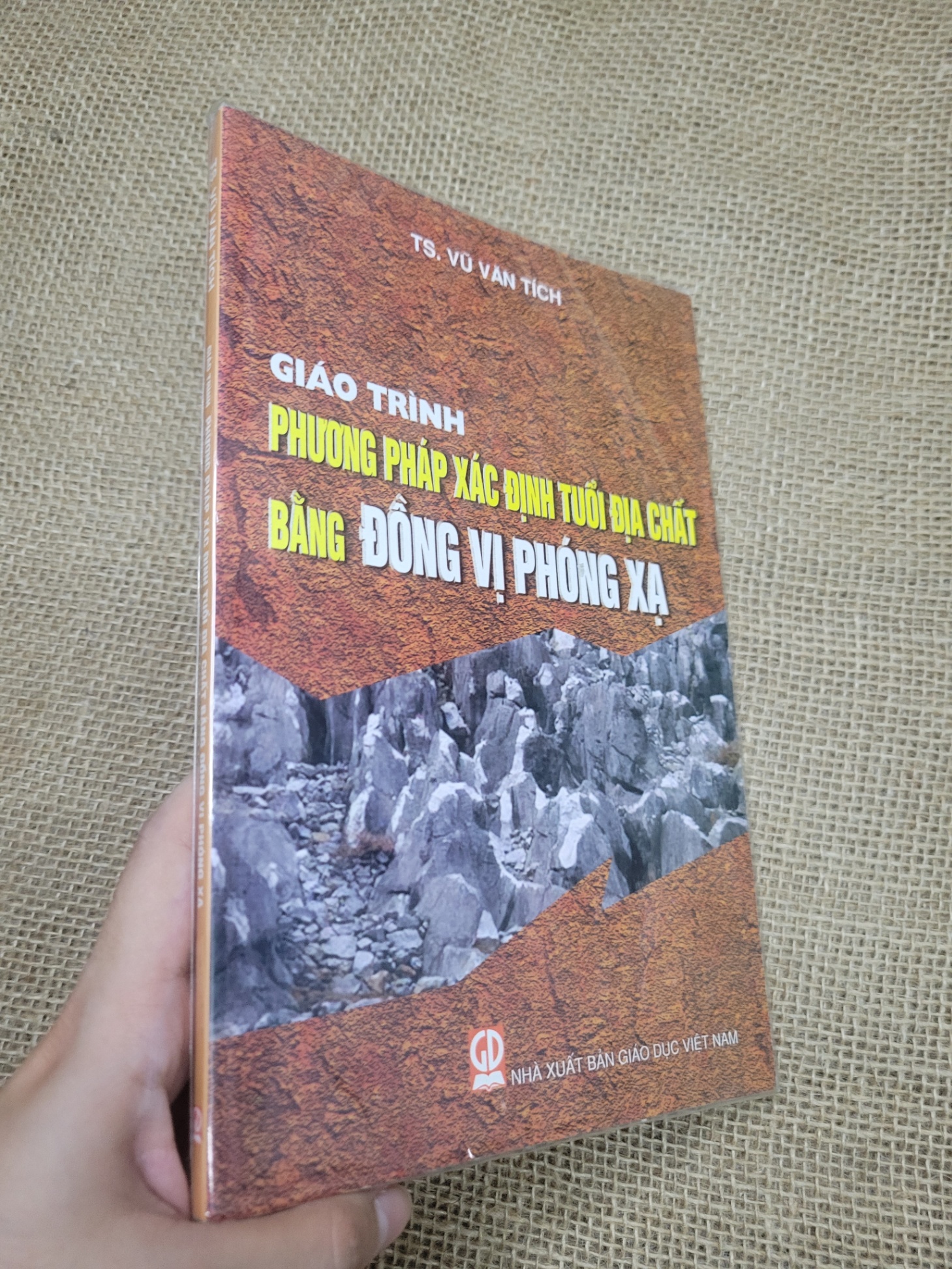 Giáo trình phương pháp xác định tuổi địa chất bằng đồng vị phóng xạ - TS. Vũ Văn Tích mới 80% bẩn bìa, ố (Sách giáo khoa - giáo trình) SPP