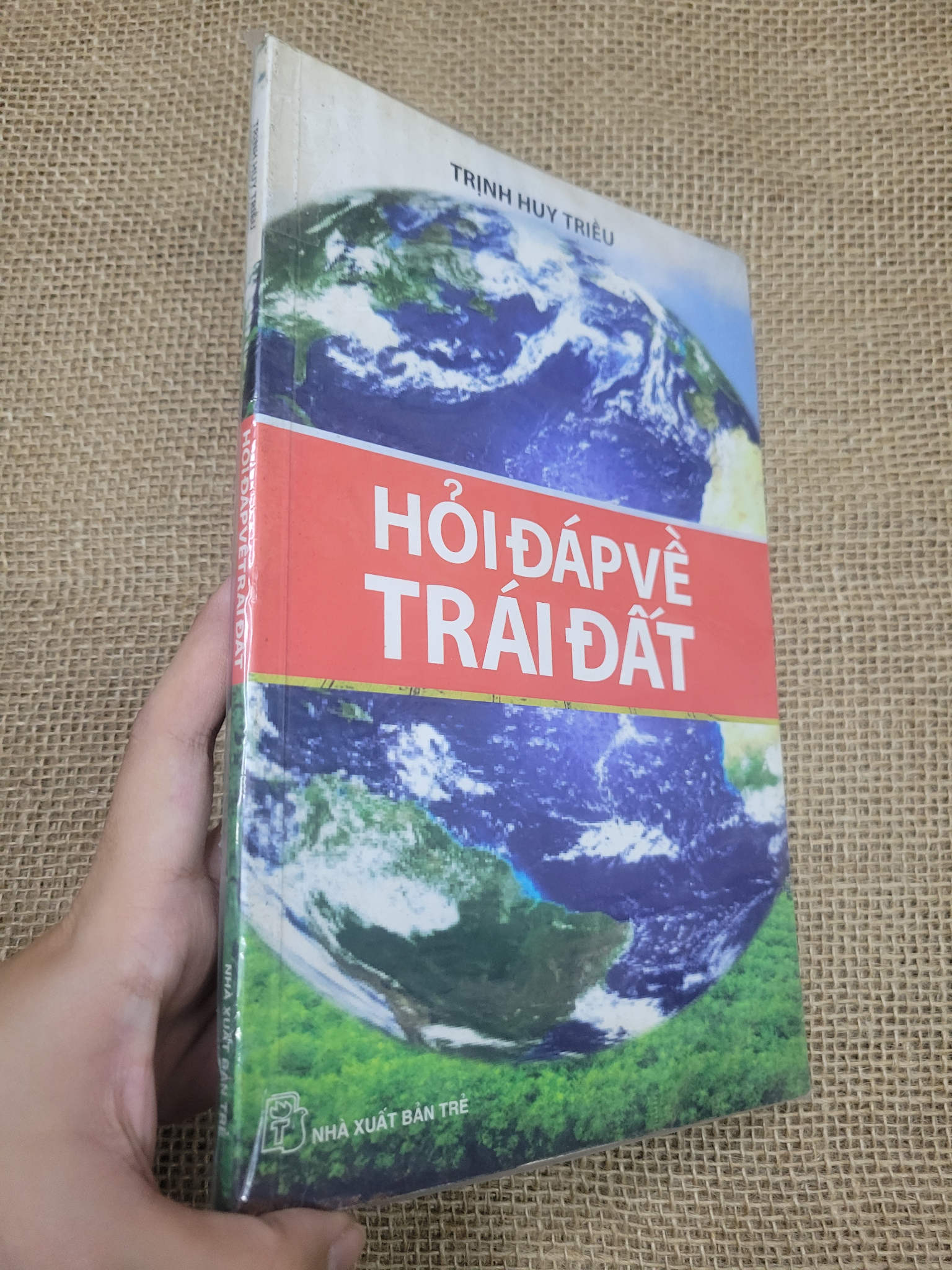 Hỏi đáp về Trái Đất - Trịnh Huy Triều mới 80% bẩn bìa, ố (Sách kiến thức tổng hợp) SPP