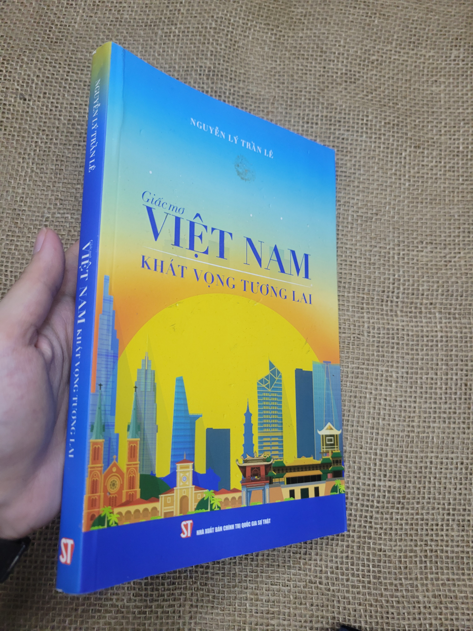 Giấc mơ Việt Nam khát vọng tương lai - Nguyễn Lý Trần Lê 2020 mới 80% có mộc, ố, bẩn bìa (Sách kiến thức tổng hợp) SPP
