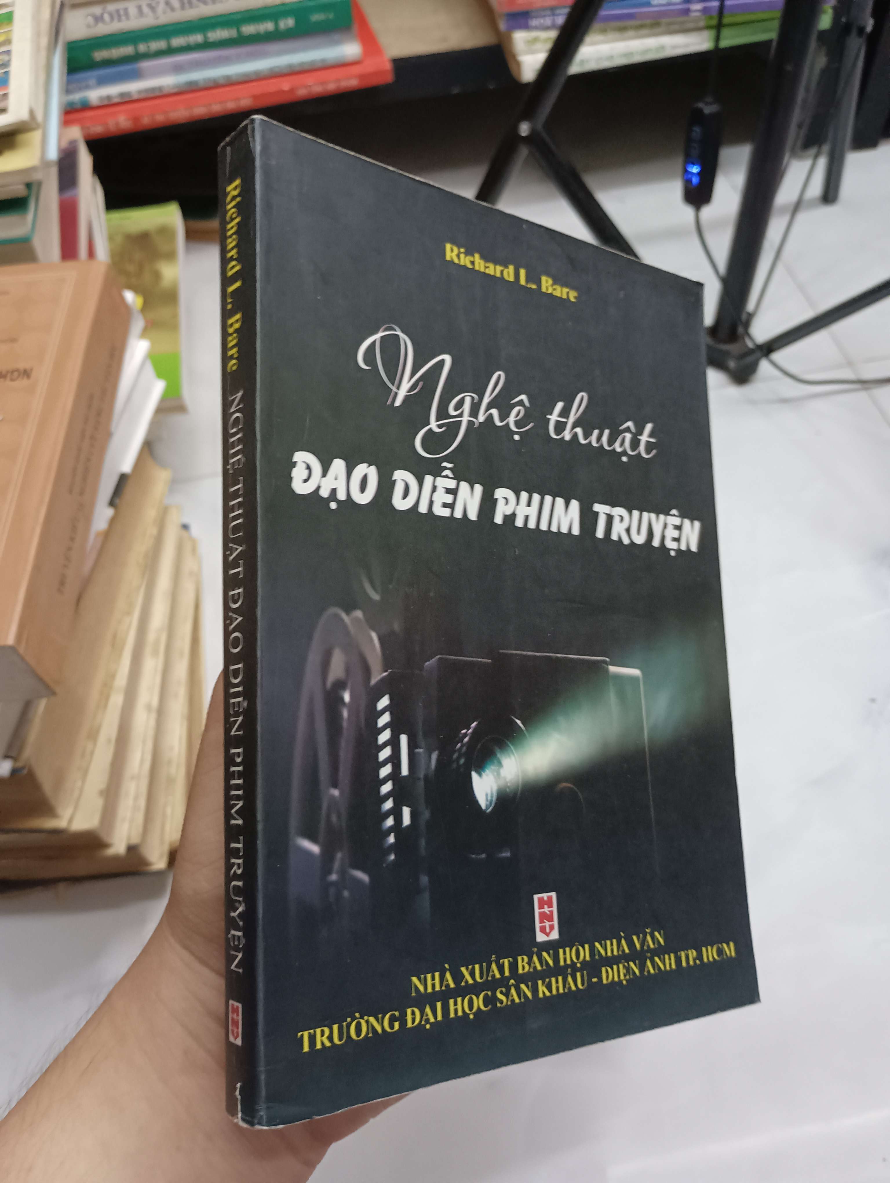 Nghệ Thuật Đạo Diễn Phim Truyện - Richard L. Bare (Sách văn học) SPP