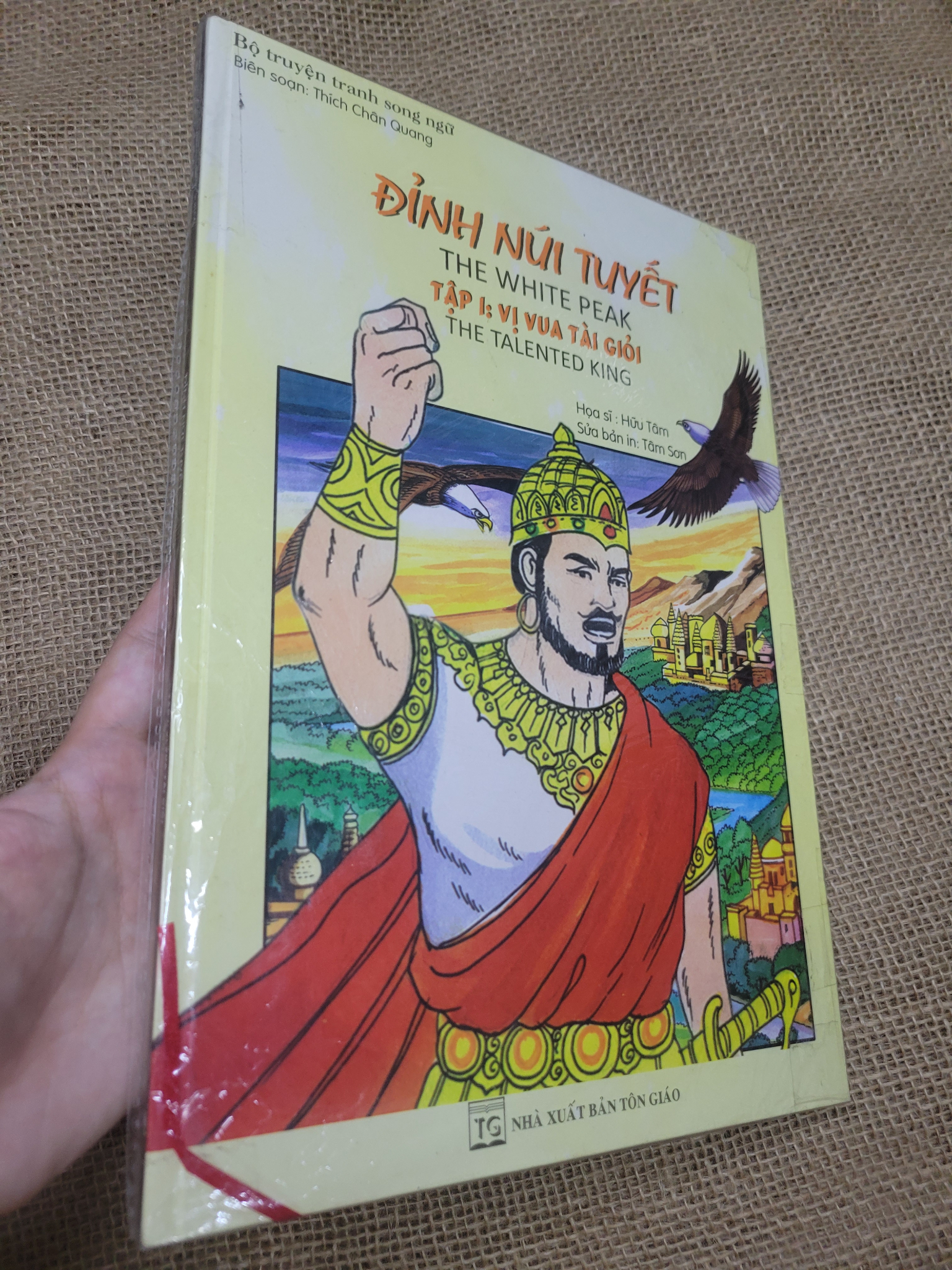 Đỉnh núi tuyết Tập 1: Vị vua tài giỏi bìa cứng song ngữ mới 80% bẩn bìa, ố (Sách thiếu nhi) SPP