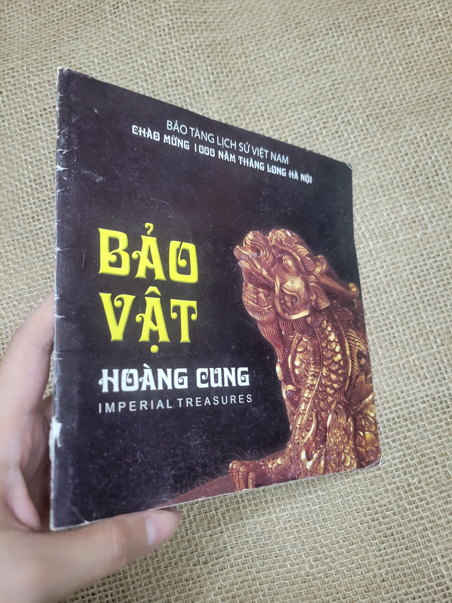 Bảo vật Hoàng cung sách màu mới 80% bẩn bìa, ố (Sách kiến thức tổng hợp) SPP