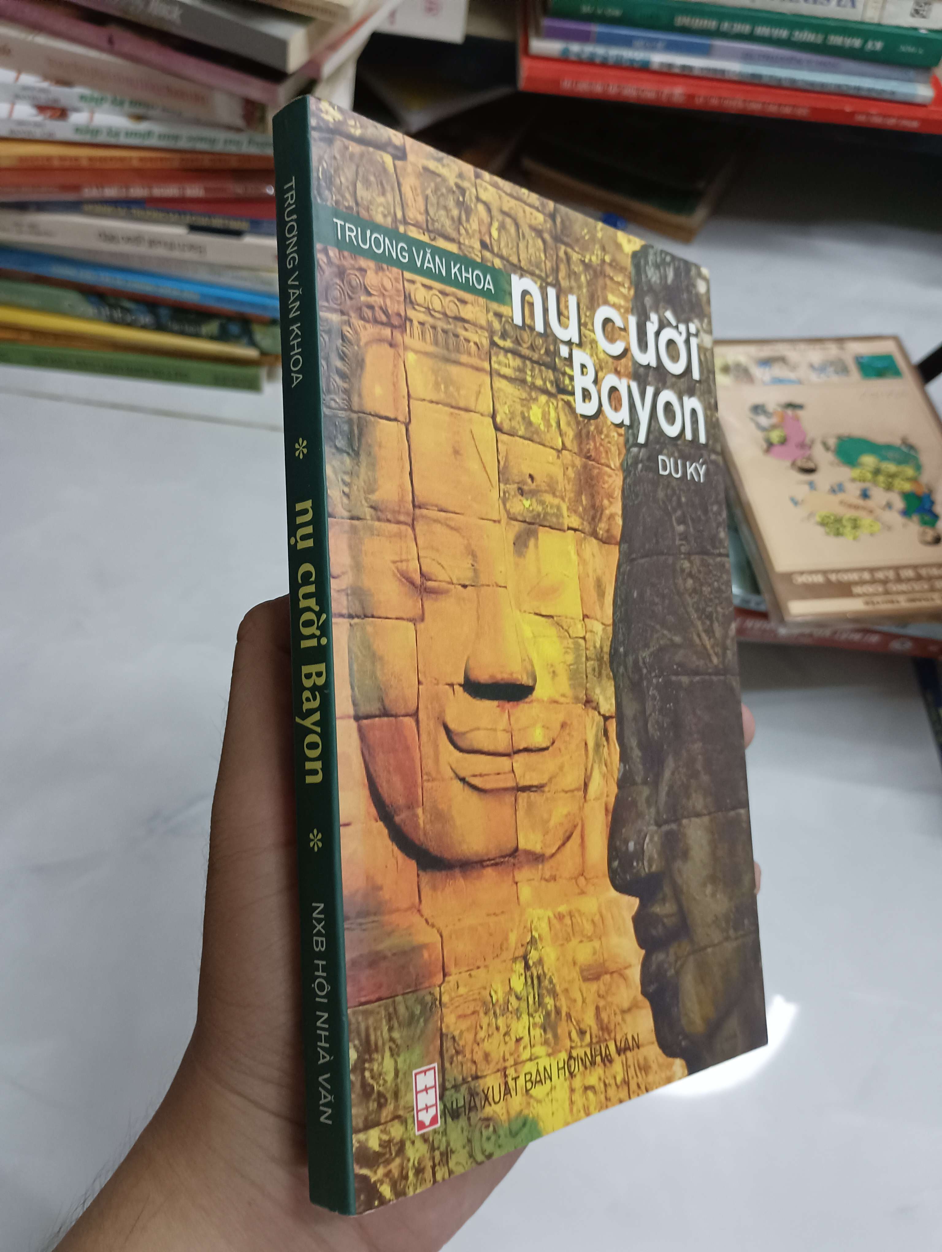 Nụ cười Bayon - Trương Văn Khoa (Sách văn học) SPP