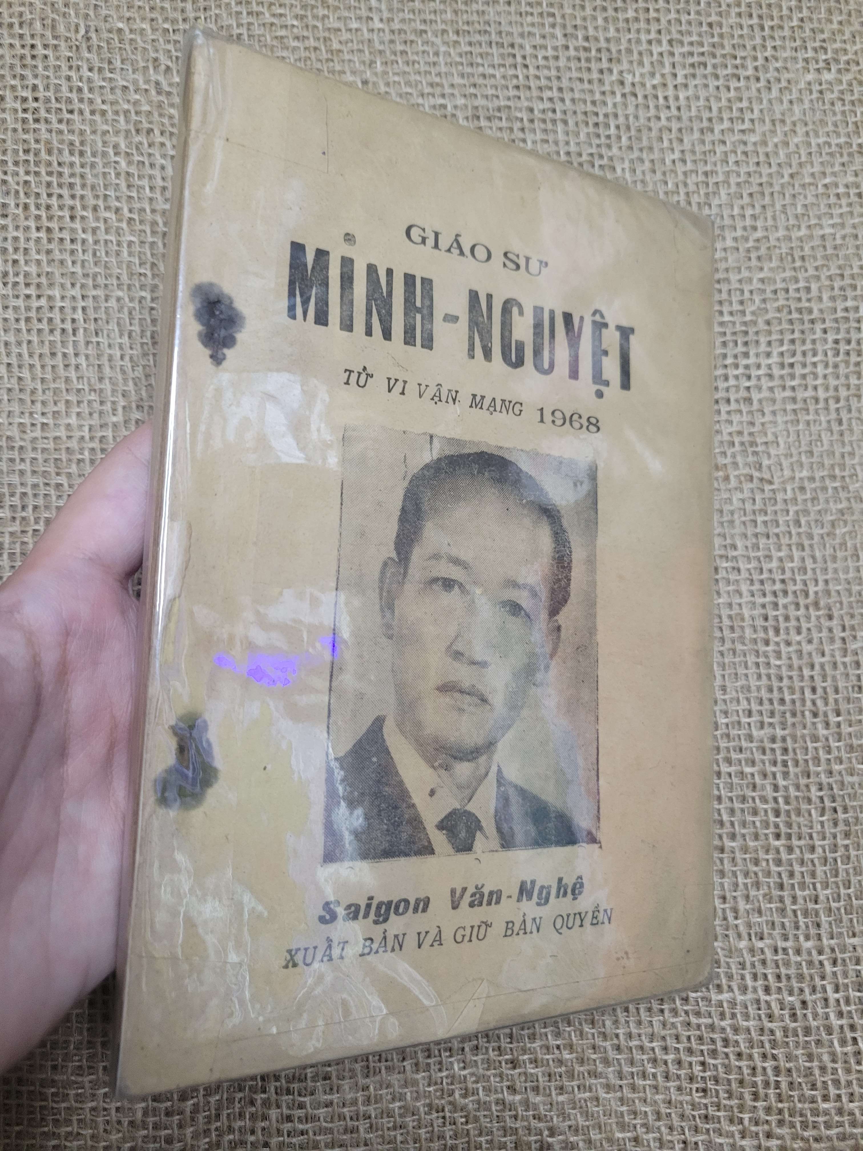 Tử vi vận mạng 1968 - Giáo sư Minh Nguyệt mới 70% bẩn bìa, ố, tróc gáy (Sách tôn giáo - tâm linh) SPP