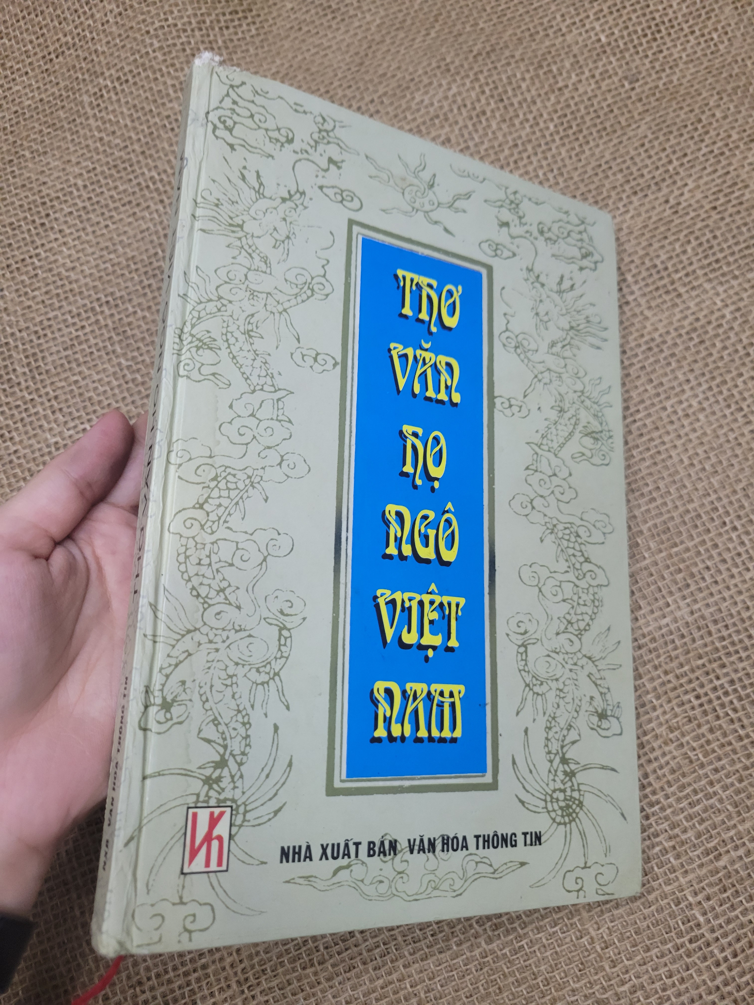 Thơ văn họ Ngô Việt Nam bìa cứng 2003 mới 70% bị ẩm, có vệt nước, bẩn bìa, ố (thơ - ca dao - tục ngữ) SPP