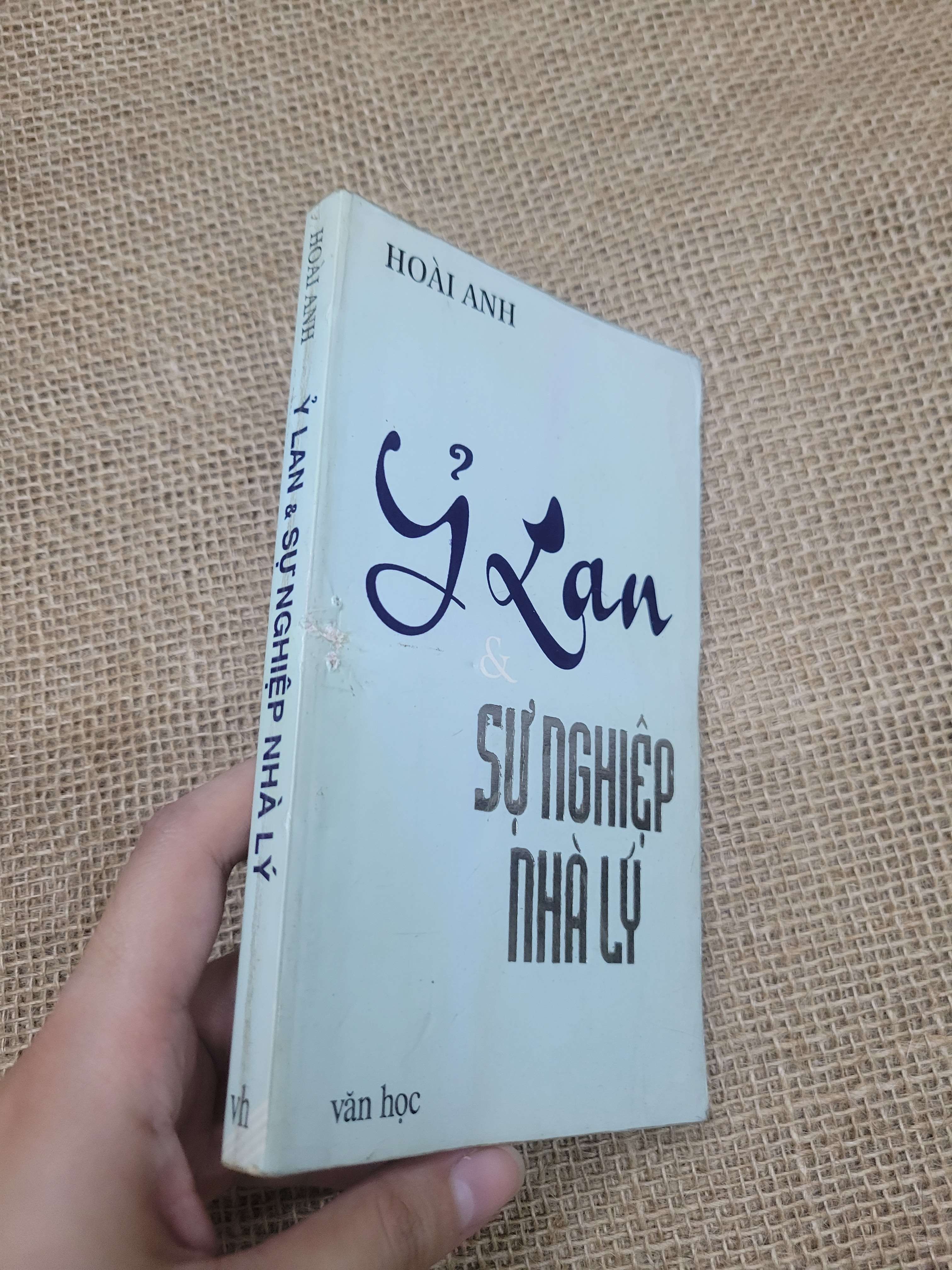Ỷ Lan & sự nghiệp nhà Lý - Hoài Anh 1995 mới 80% có mộc, bẩn bìa, ố (Lịch sử Việt Nam) SPP