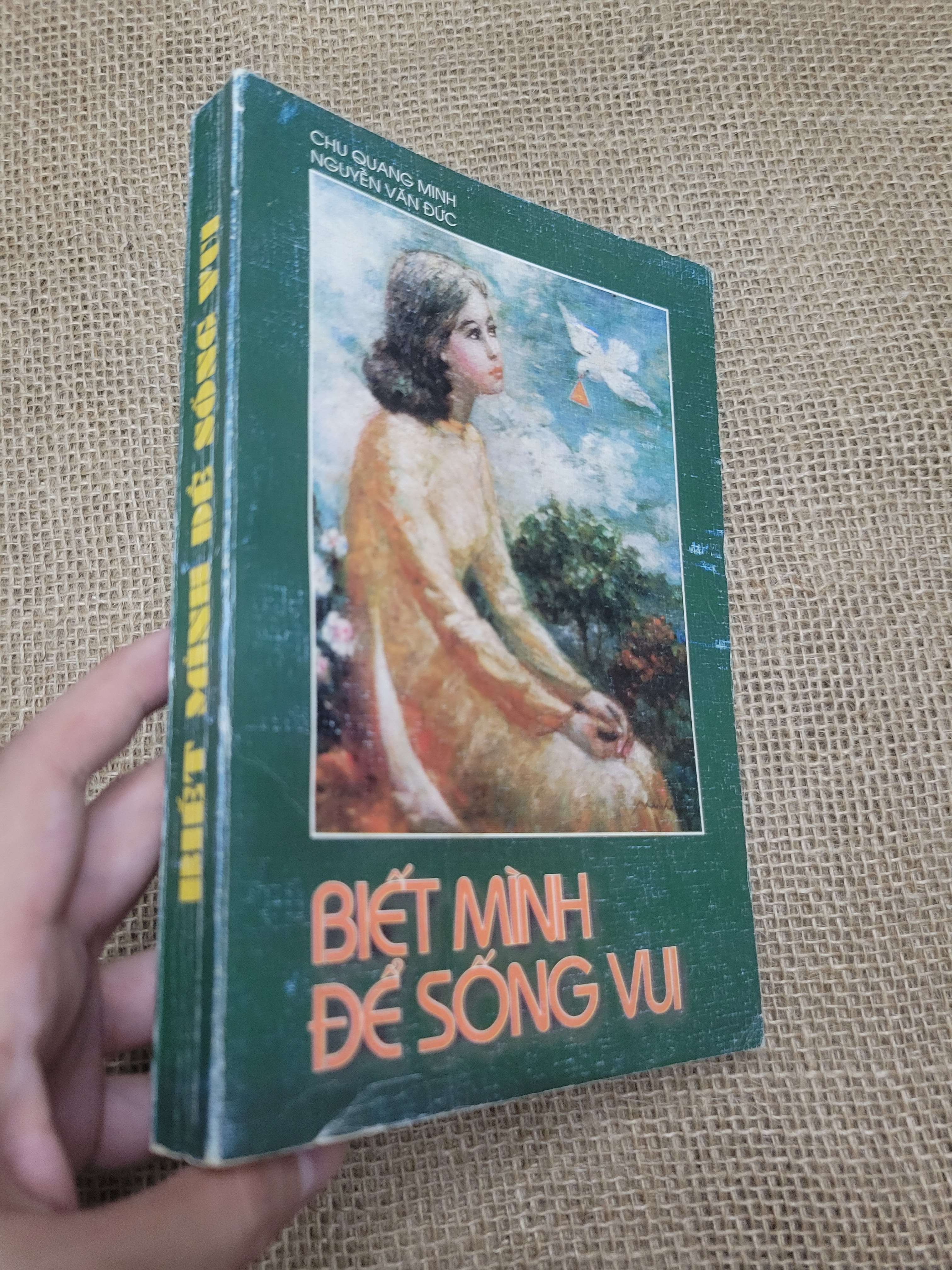 Biết mình để sống vui - Chu Quang Minh, Nguyễn Văn Đức 2002 mới 70% dính trang, bẩn bìa, ố (Sách kỹ năng) SPP