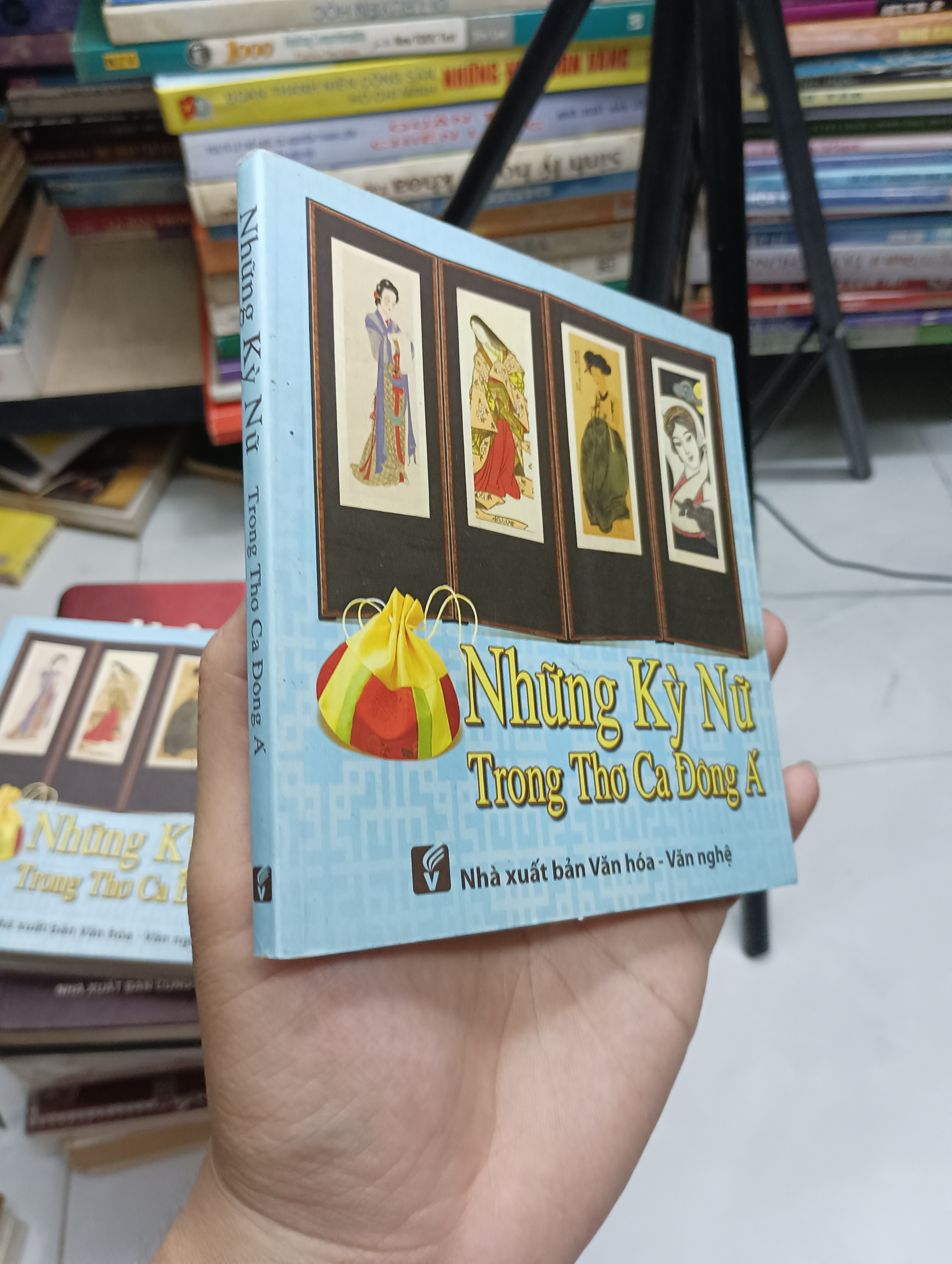 Những kỳ nữ trong thơ ca Đông Á (Sách văn học) SPP