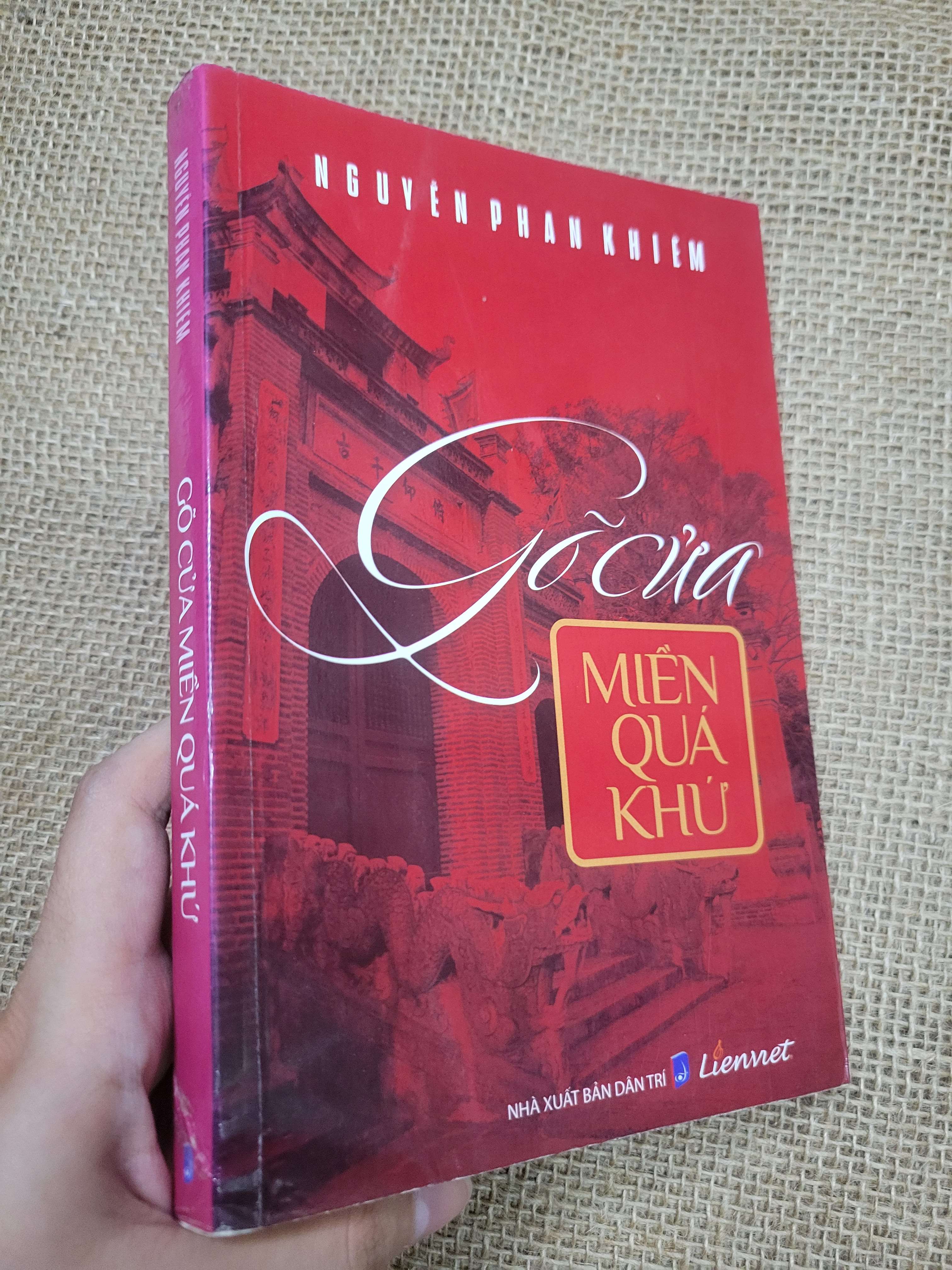 Gõ cửa miền quá khứ - Nguyễn Phan Khiêm 2015 mới 80% bẩn bìa, ố (Sách kiến thức tổng hợp) SPP