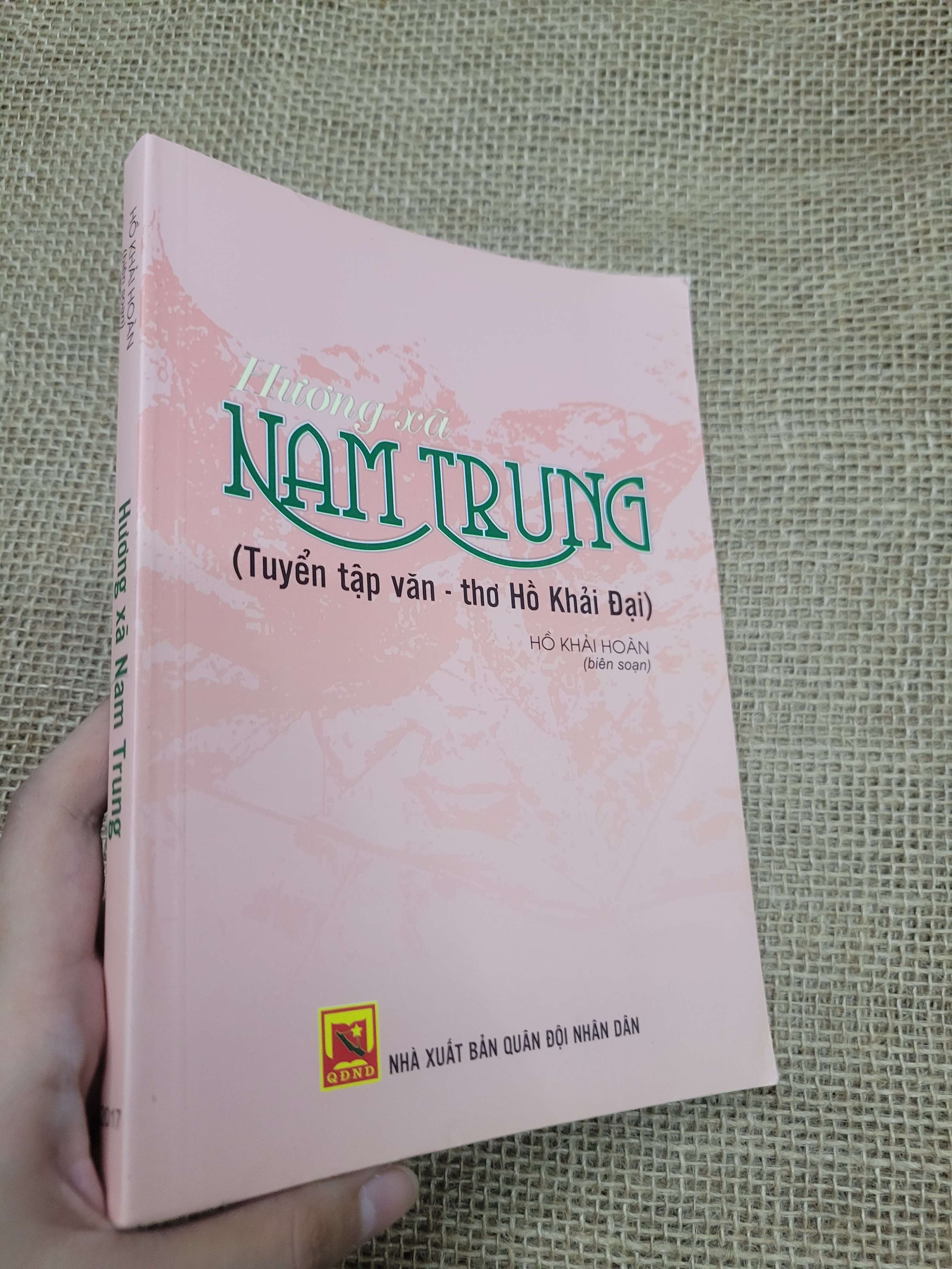 Hương xã Nam Trung - Hồ Khải Hoàn 2017 mới 80% bẩn bìa, ố (thơ - ca dao - tục ngữ) SPP