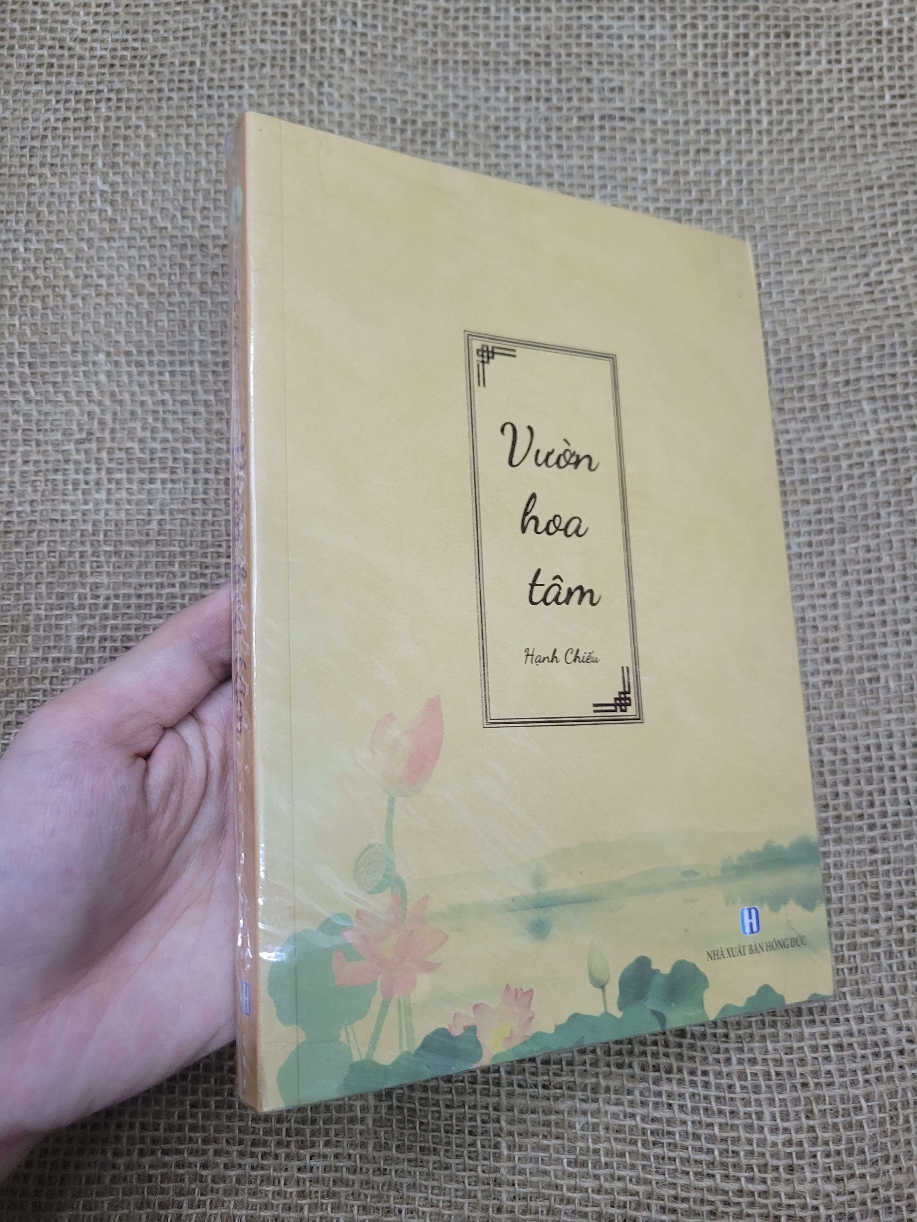 Vườn hoa tâm - Hạnh Chiếu mới 80% bẩn bìa, ố (Sách tôn giáo - tâm linh) SPP