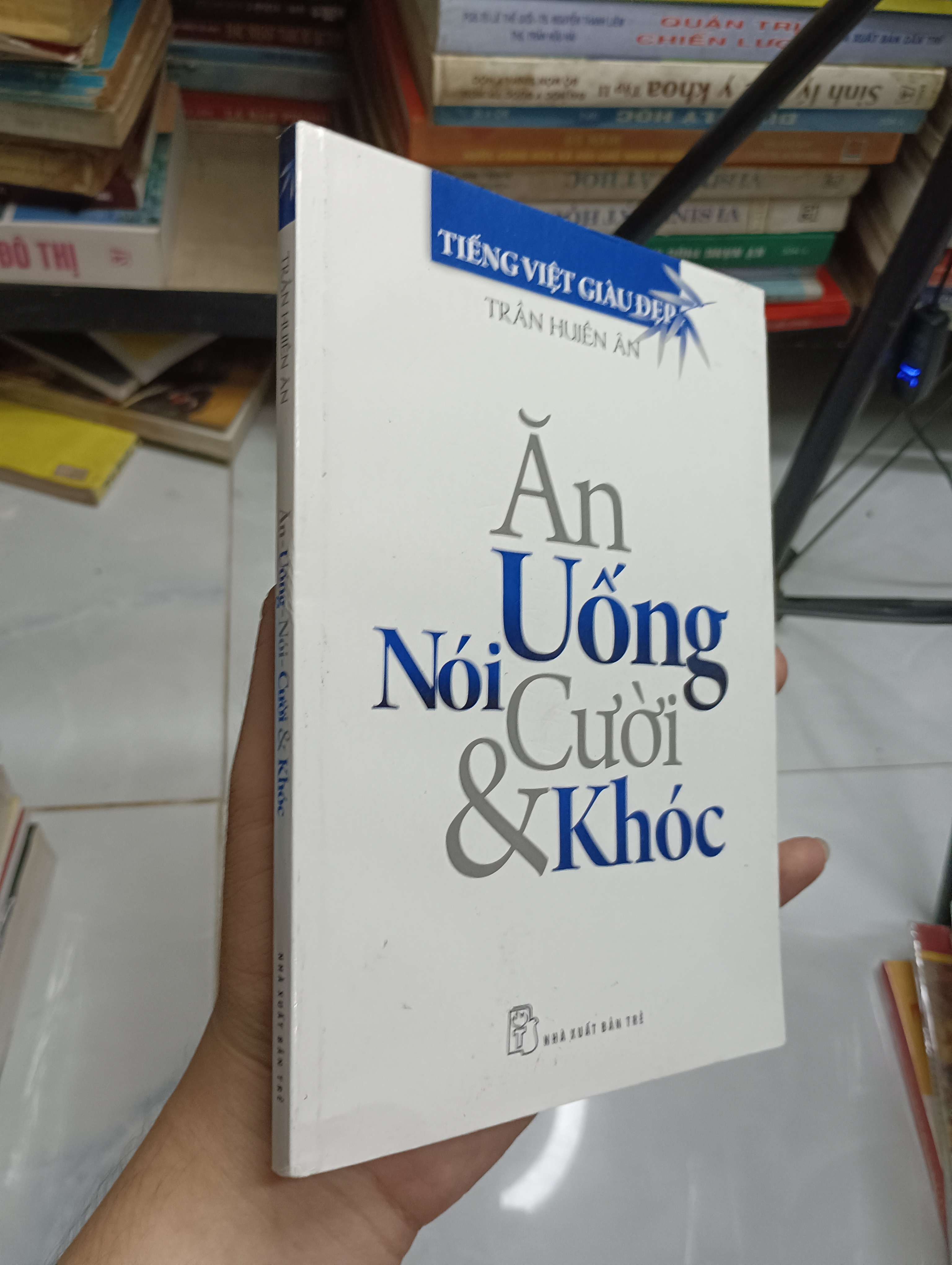 Ăn uống, nói, cười & khóc - Trần Huấn Ân (Sách văn học) SPP