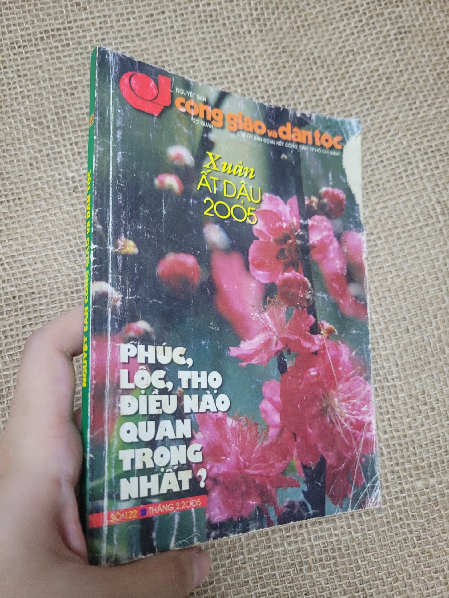 Nguyệt san Công giáo và dân tộc Xuân Ất Dậu 2005 2005 mới 60% rách bìa, bẩn bìa, ố (Tạp chí) SPP