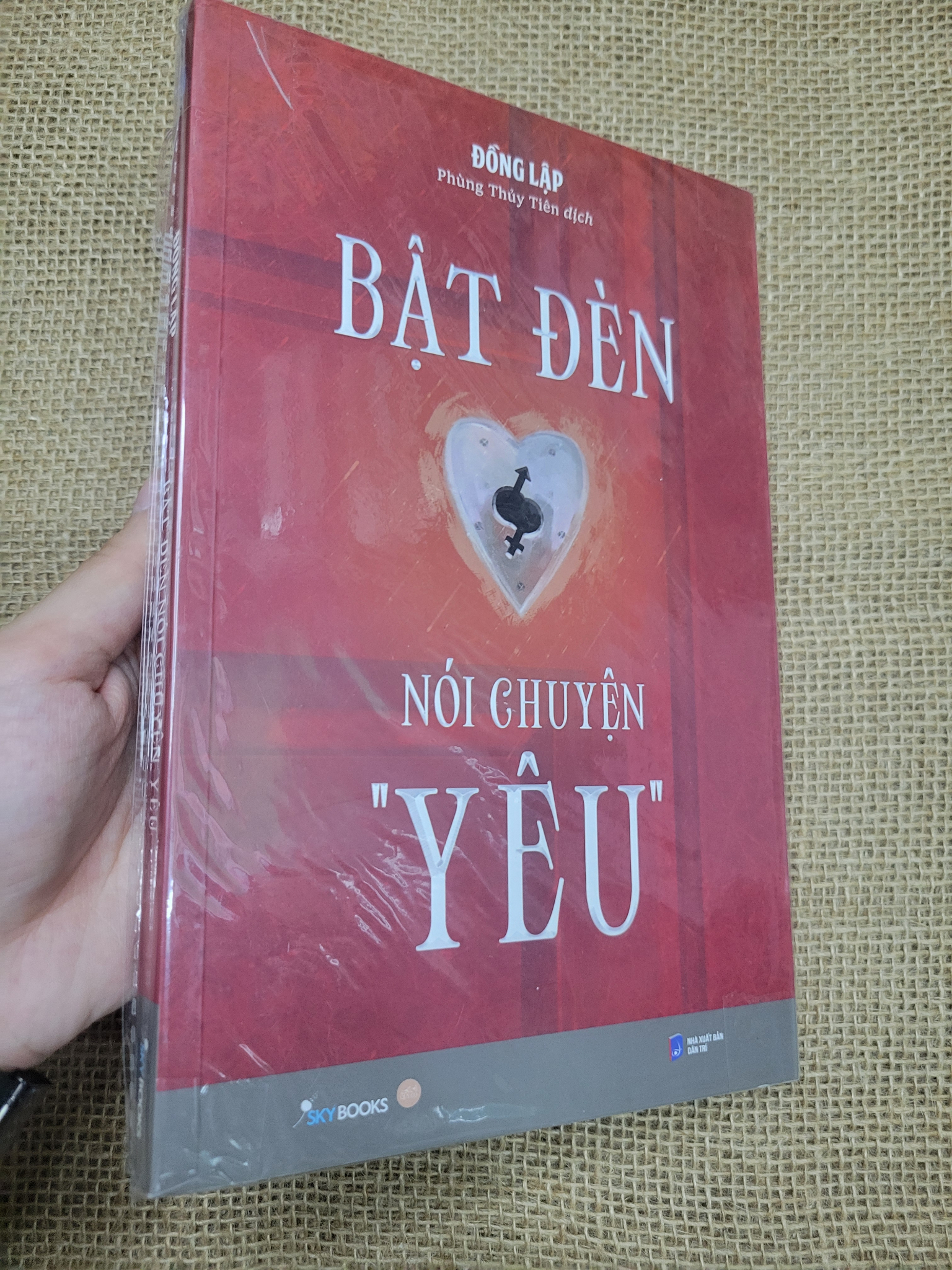 Bật đèn nói chuyện 