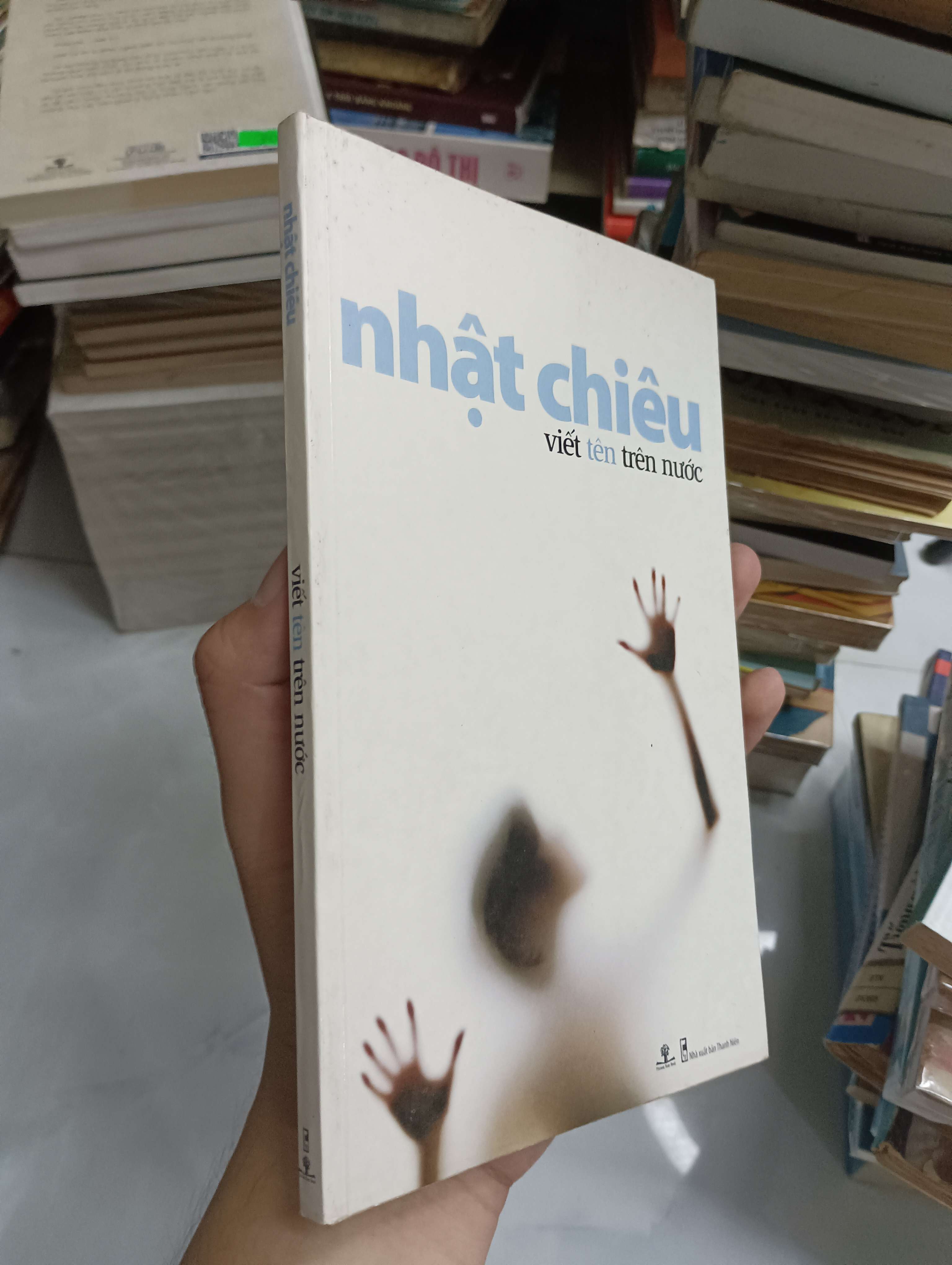 Viết tên trên nước - Nhật Chiêu (Sách văn học) SPP