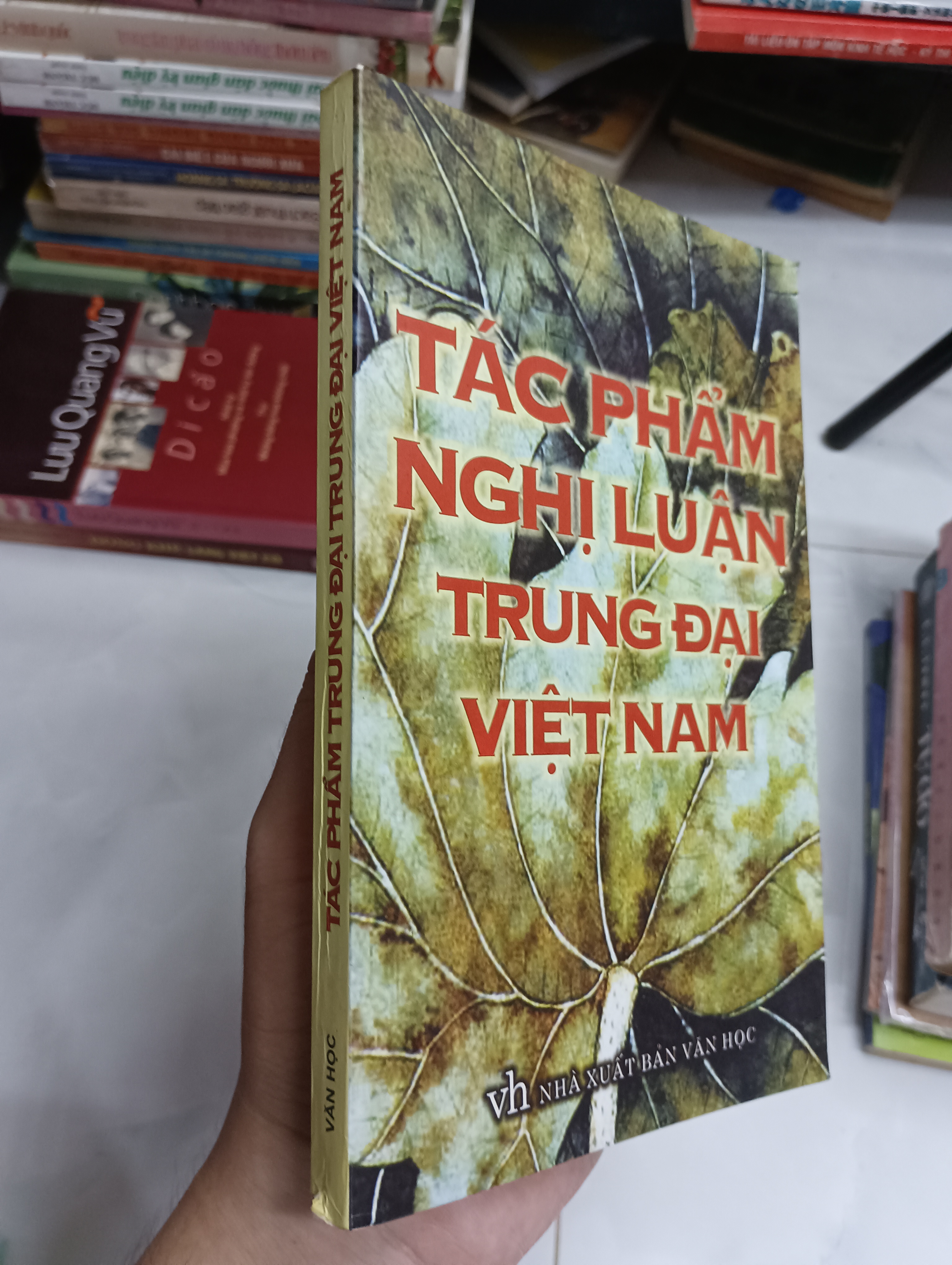 Tác phẩm nghị luận trung đại Việt Nam (Sách văn học) SPP