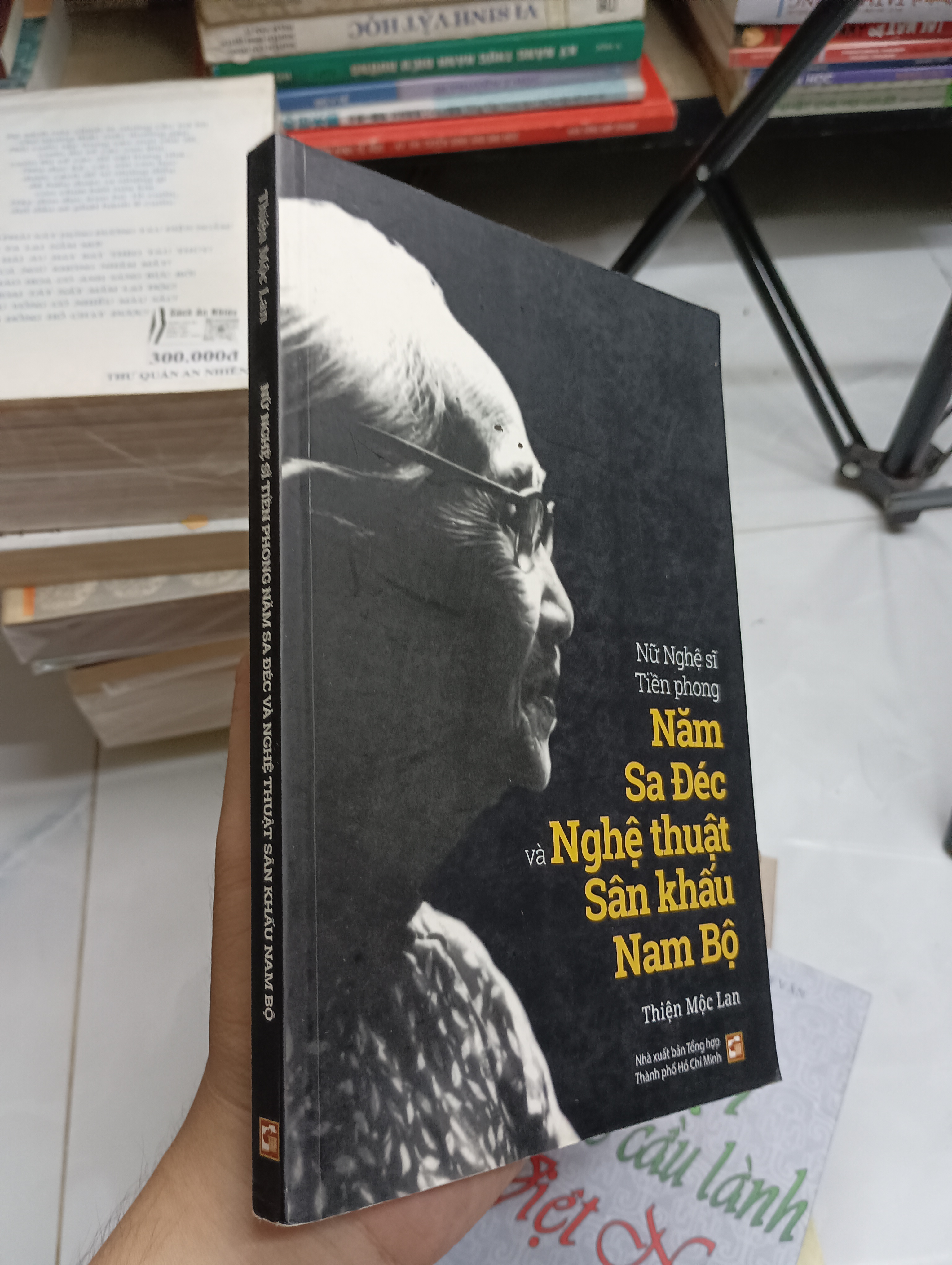 Nữ Nghệ Sĩ Tiền Phong Năm Sa Đéc Và Nghệ Thuật Sân Khấu Nam Bộ - Thiện Mộc Lan (Sách văn học) SPP