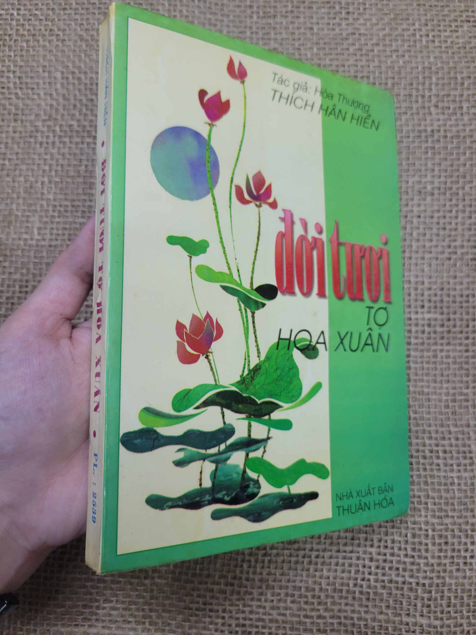 Đời tươi tợ hoa xuân - Thích Hân Hiền 1995 mới 70% có mộc, bẩn bìa, ố (Sách tôn giáo - tâm linh) SPP