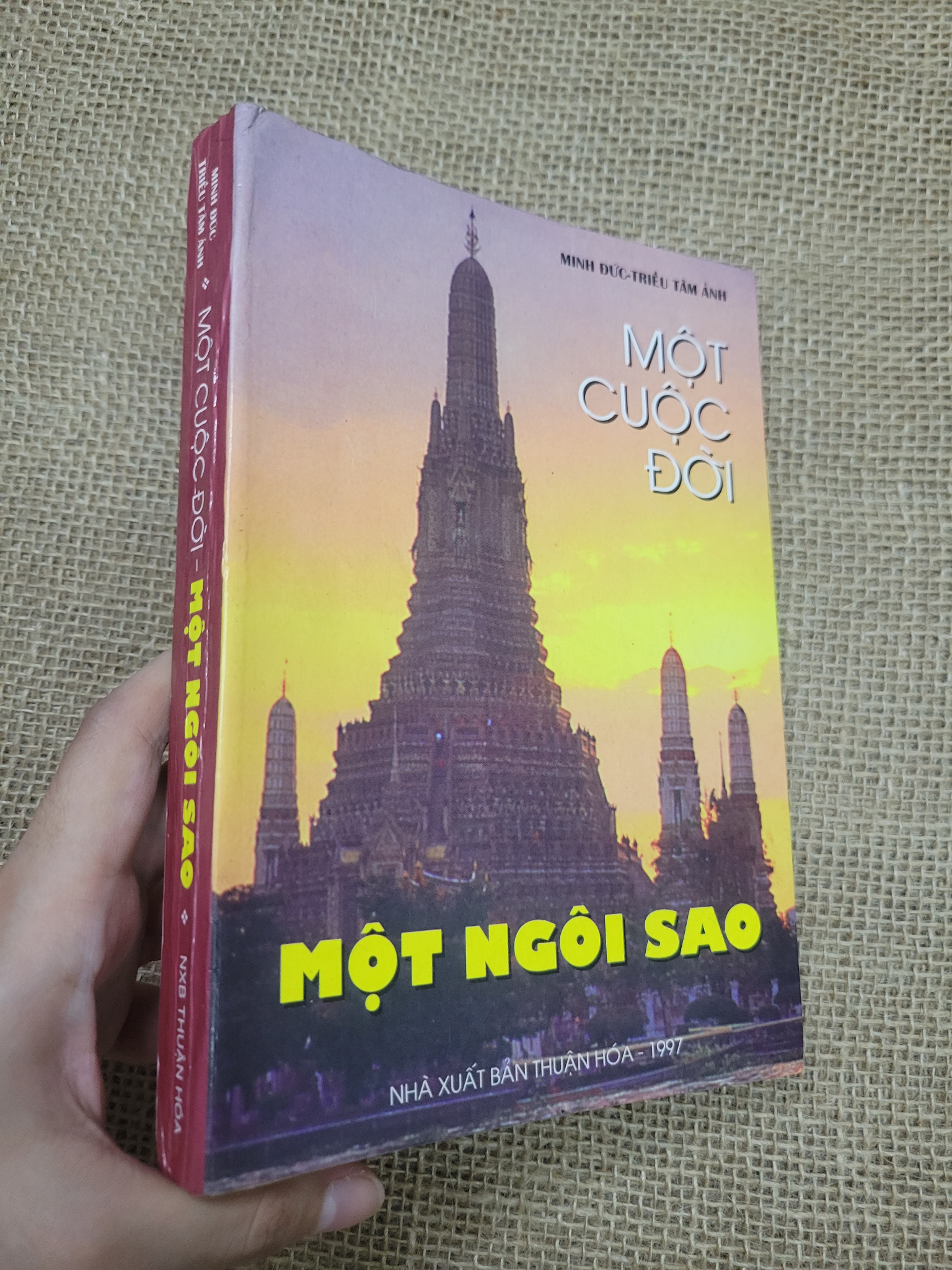Một cuộc đời - Một ngôi sao - Minh Đức, Triều Tâm Ảnh 1997 mới 80% bẩn bìa, ố (Sách văn học) SPP