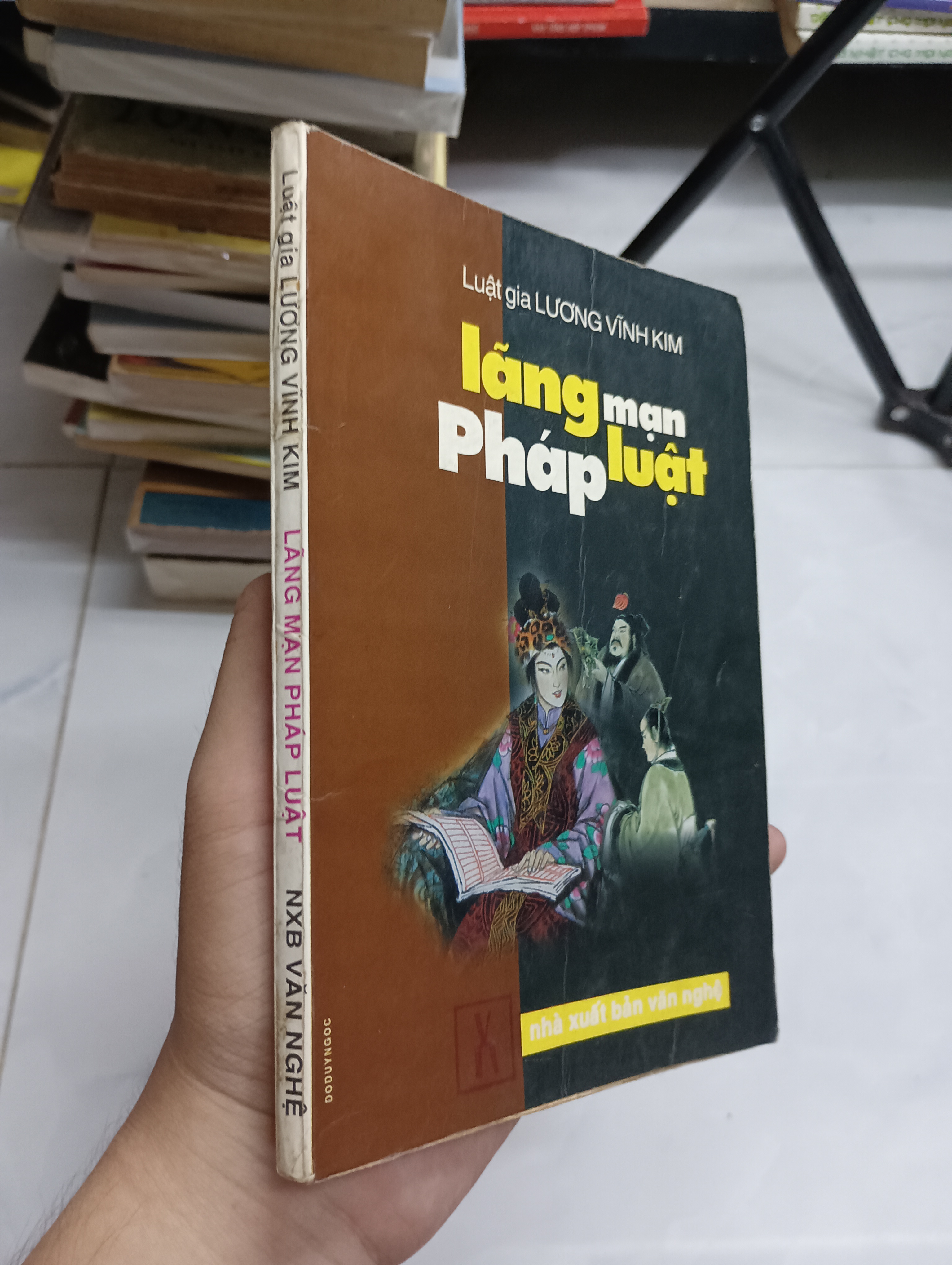 Lãng mạn pháp luật - Luật gia Lương Vĩnh Kim (Sách văn học) SPP