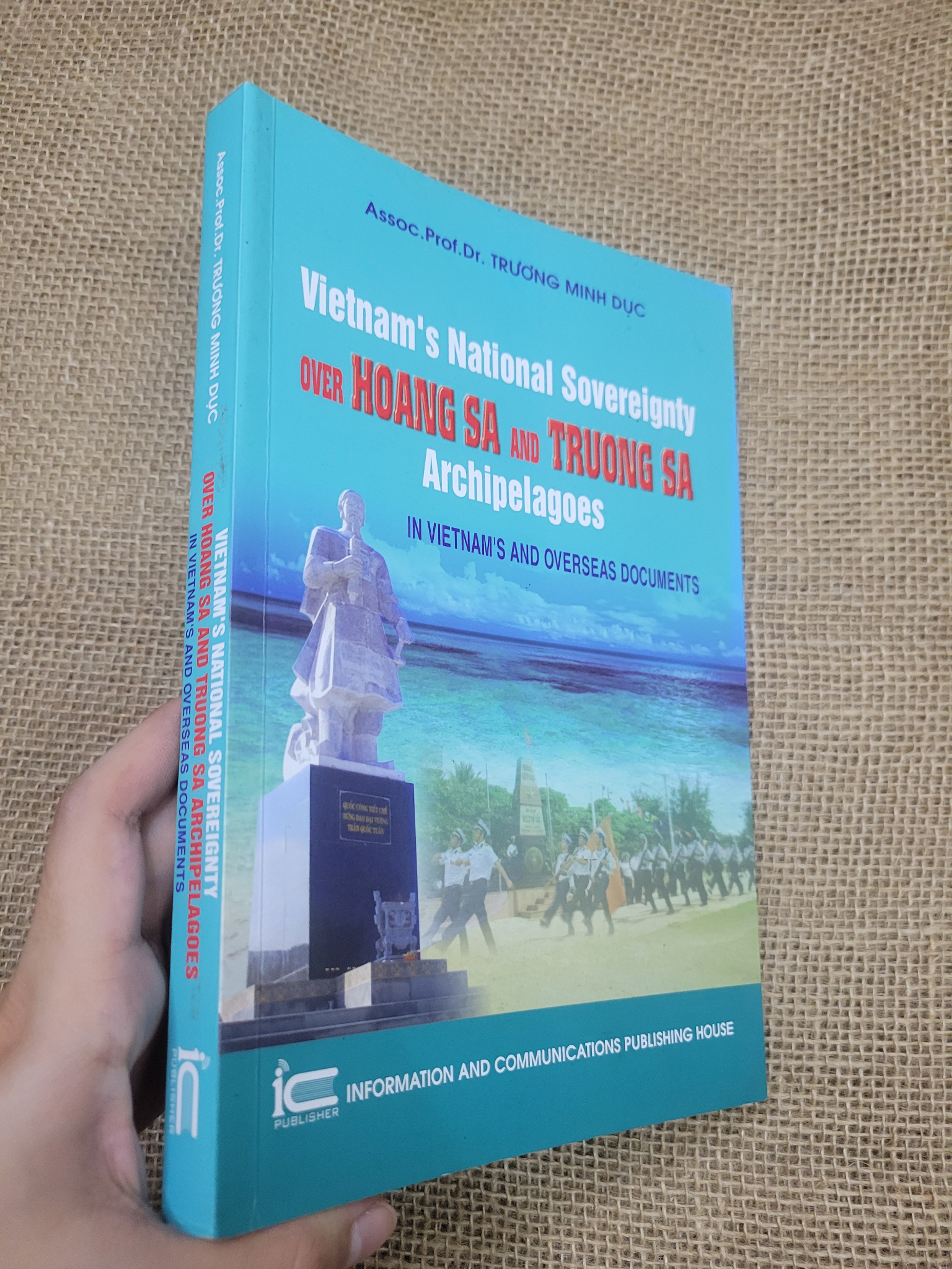 Vietnam's National Sovereignaty over Hoang Sa and Truong Sa Archipelagoes in VietNam's and overseas documents - Trương Minh Dục 2017 mới 80% bẩn bìa, ố (Sách ngoại) SPP