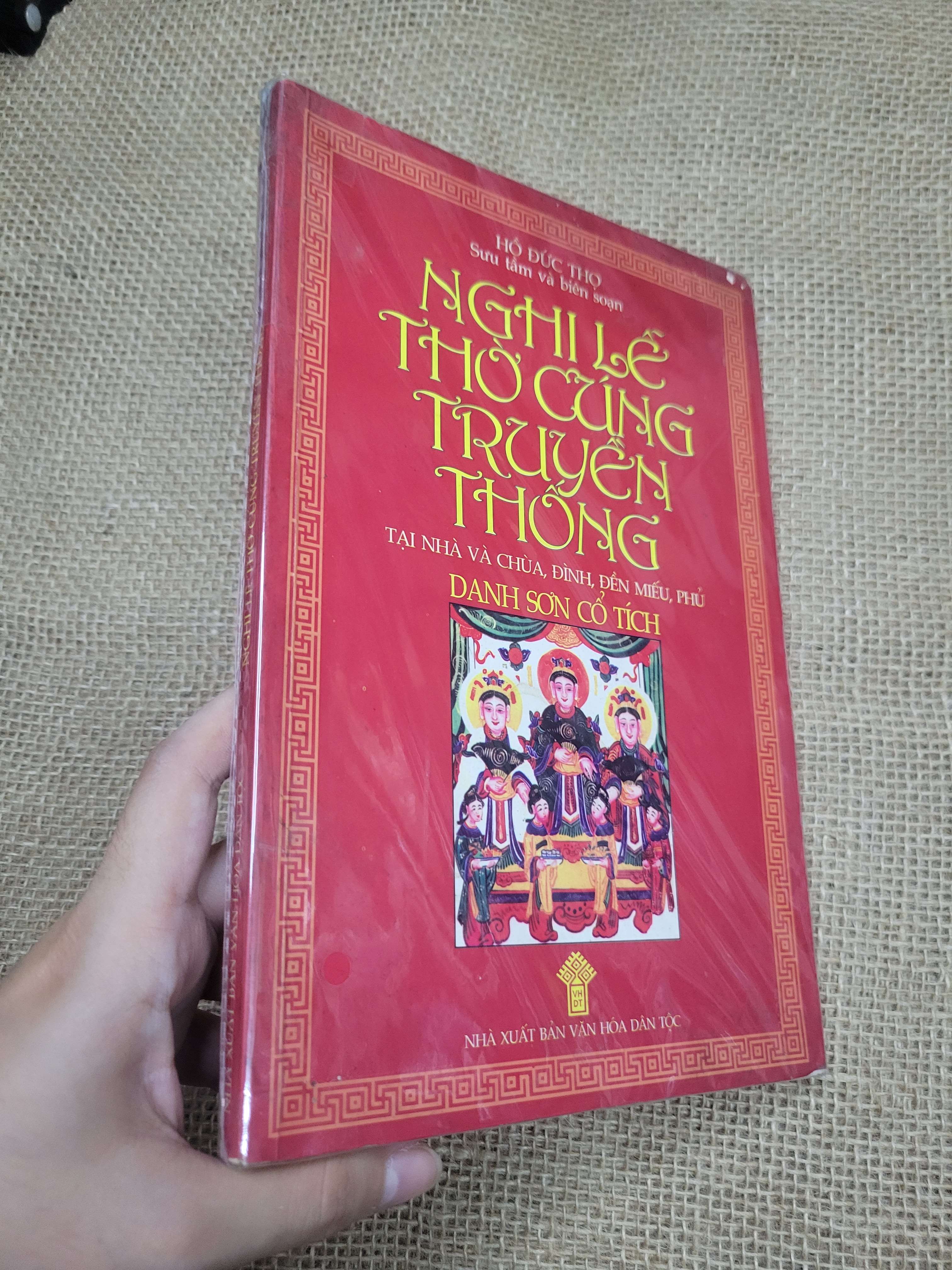 Nghi lễ thờ cúng truyền thống tại nhà và chùa, đình, đền, miếu, phủ Danh Sơn Cổ Tích - Hồ Đức Thọ mới 80% bẩn bìa, ố (Lịch sử Việt Nam) SPP