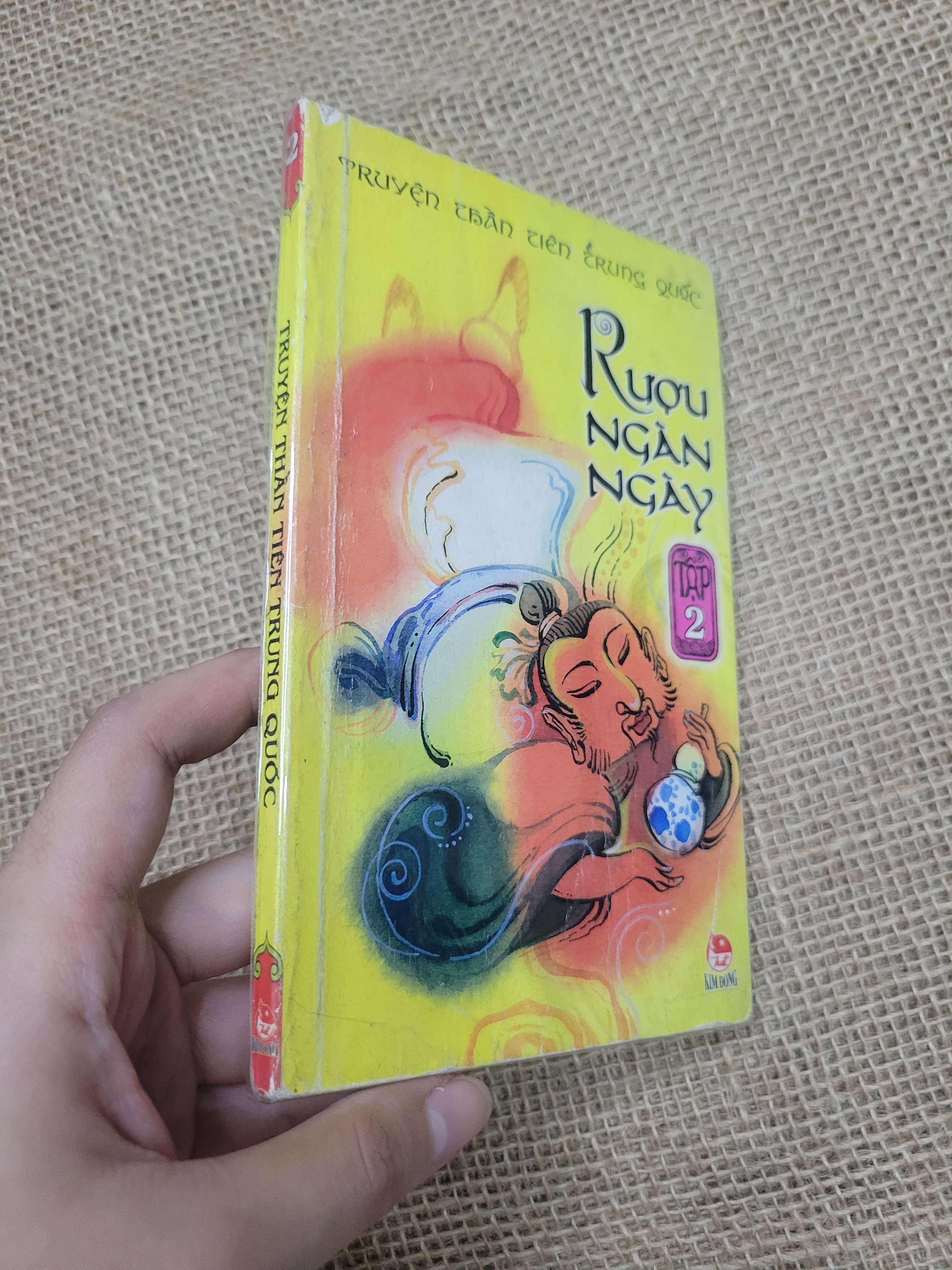 Truyện thần tiên Trung Quốc: Rượu ngàn ngày tập 2 mới 80% có chữ viết, bẩn bìa, ố (Sách văn học) SPP