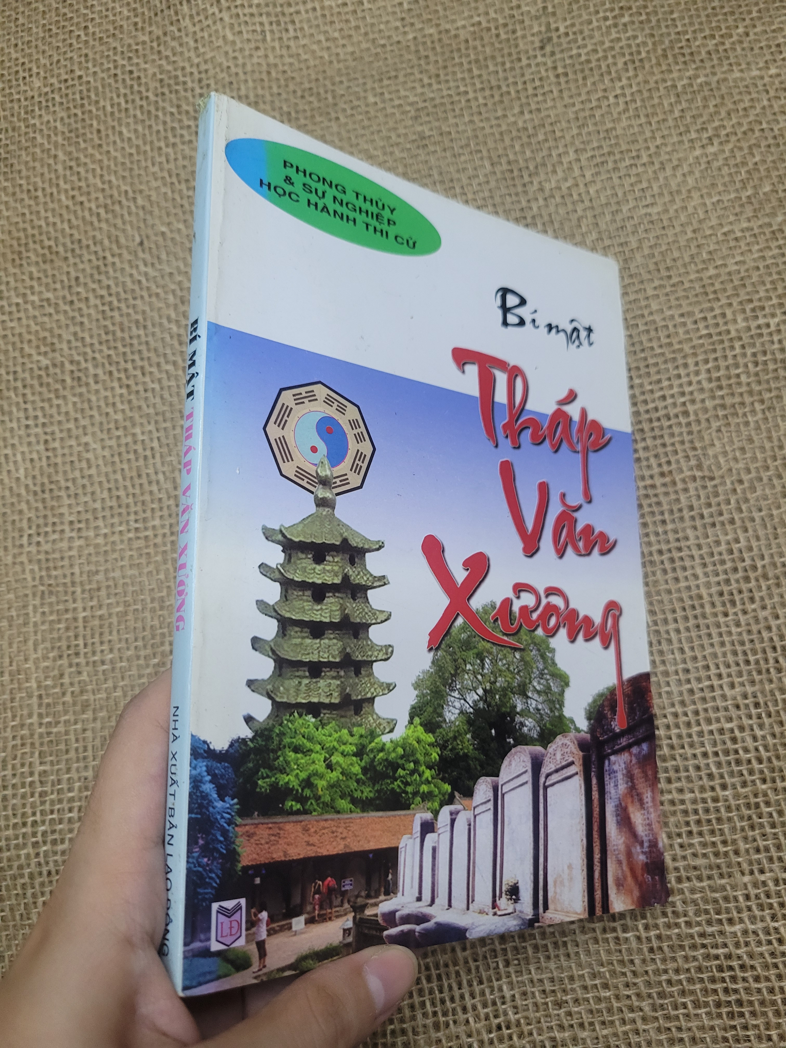 Bí mật tháp văn xương 2009 mới 80% bẩn bìa, ố (Sách tôn giáo - tâm linh) SPP