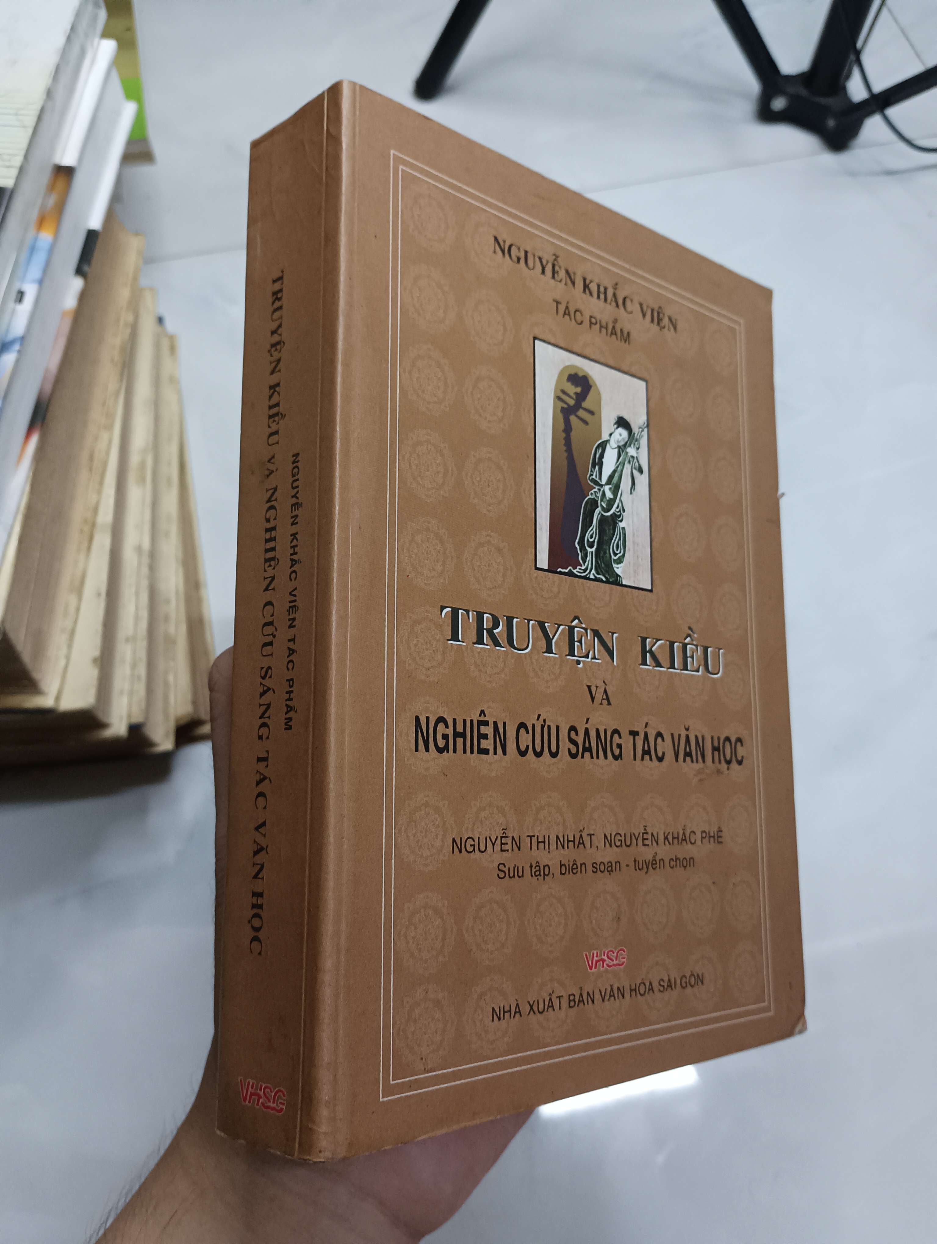 Truyện Kiều Và Nghiên Cứu Sáng Tác Văn Học - Nguyễn Khắc Viên (Sách văn học) SPP